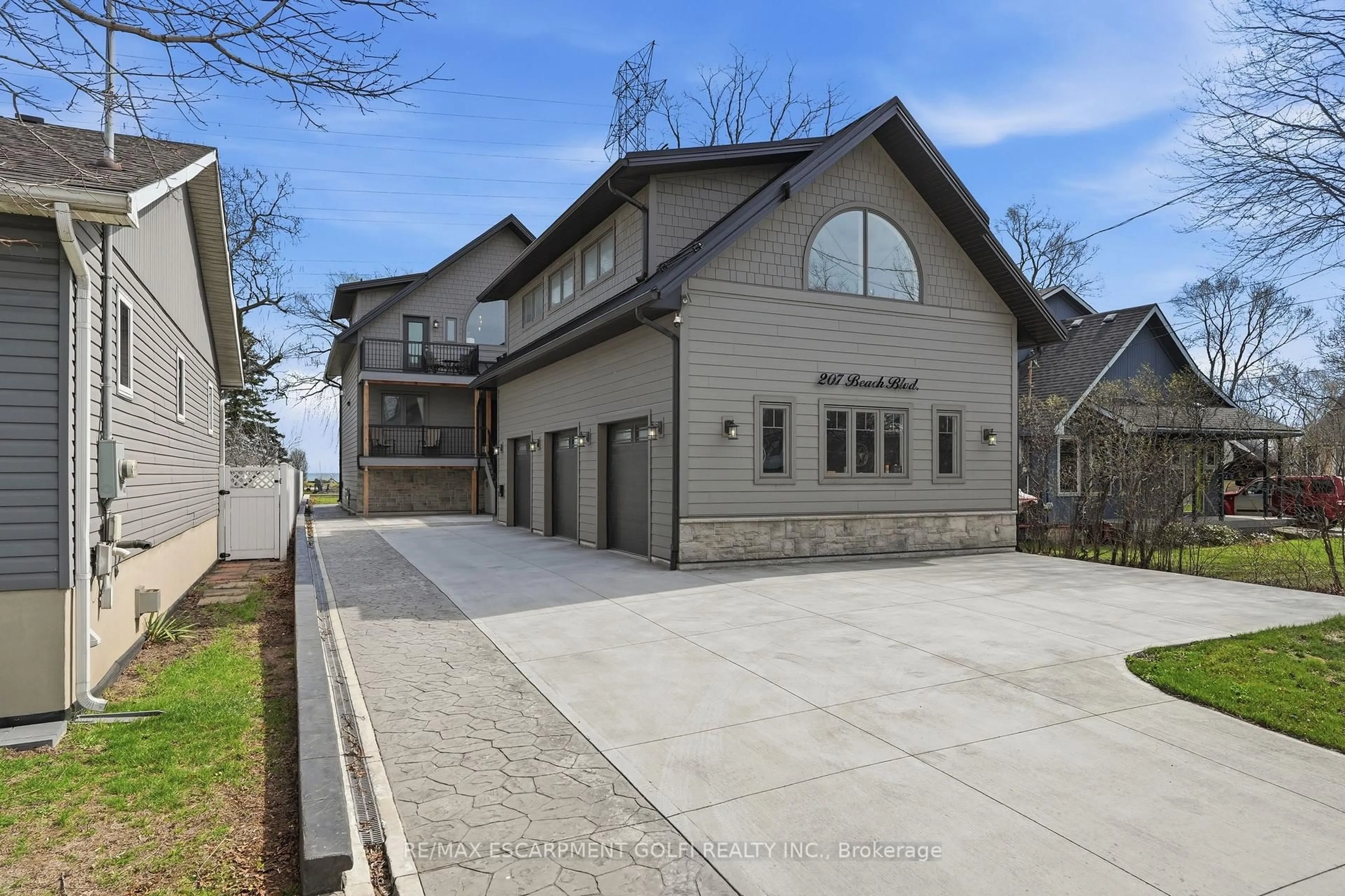 Home with brick exterior material, street for 207 BEACH Blvd, Hamilton Ontario L8H 6V8