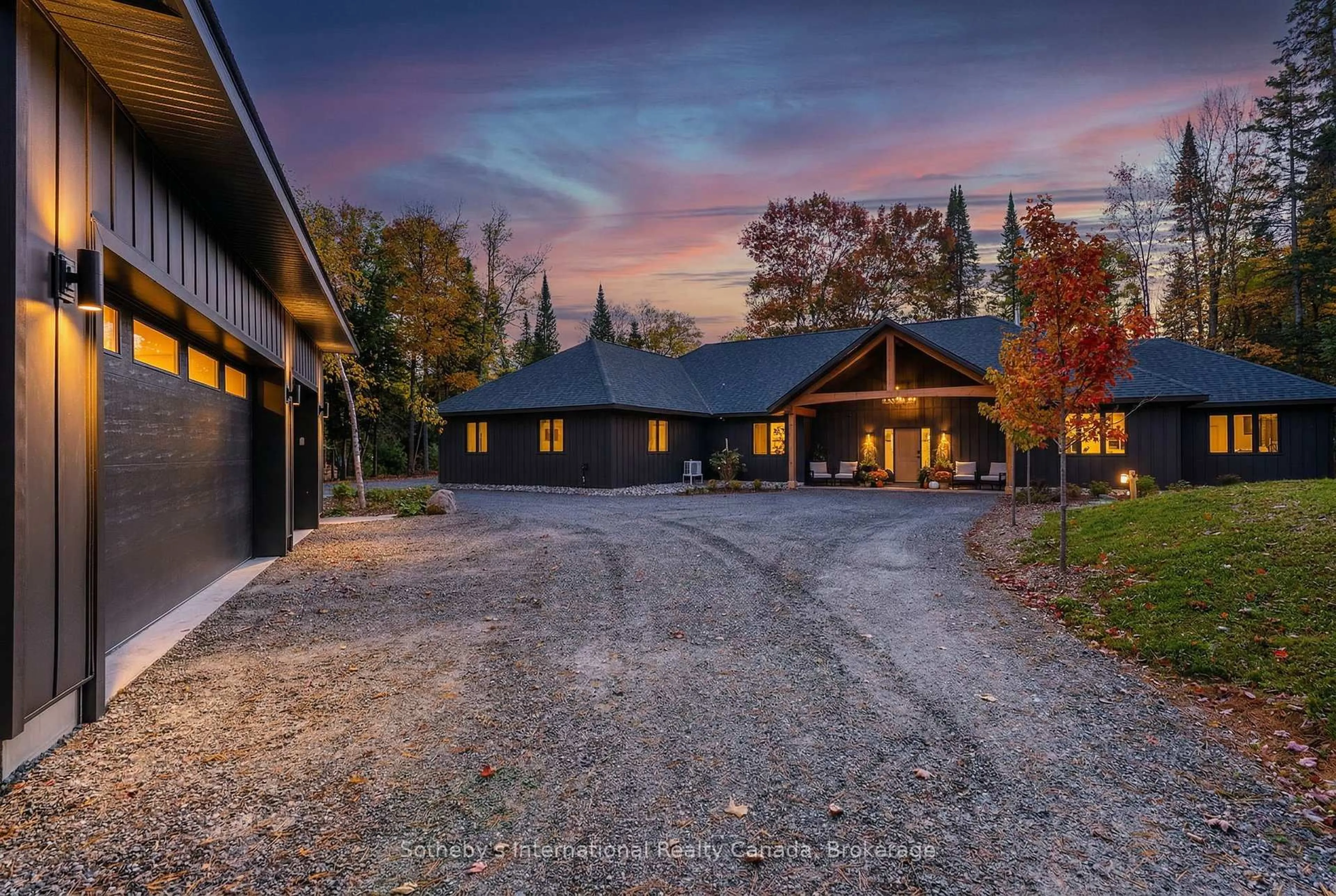 A pic from outside/outdoor area/front of a property/back of a property/a pic from drone, unknown for 26 Mcgregor Way, Bracebridge Ontario P0B 1L0