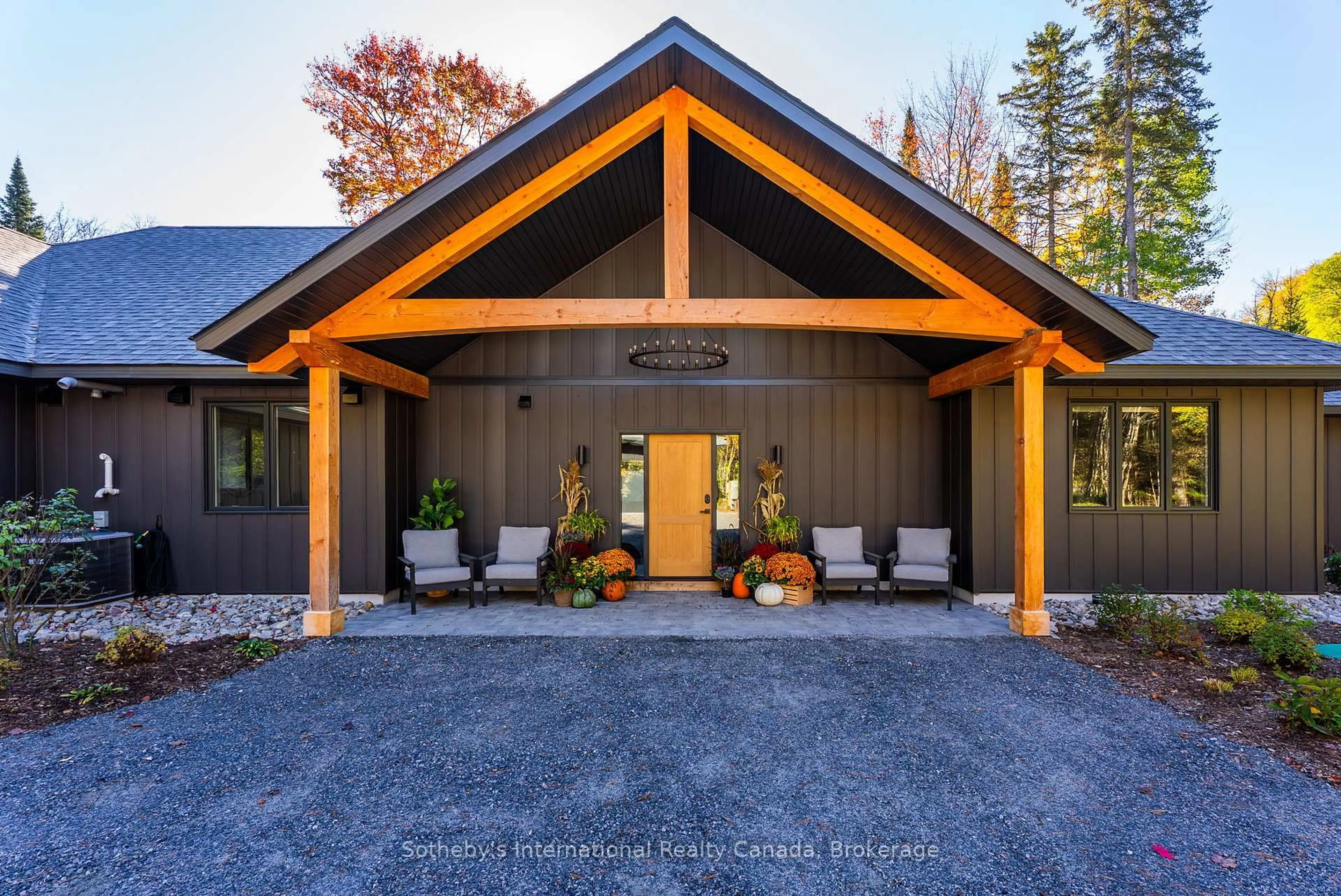 Indoor entryway for 26 Mcgregor Way, Bracebridge Ontario P0B 1L0