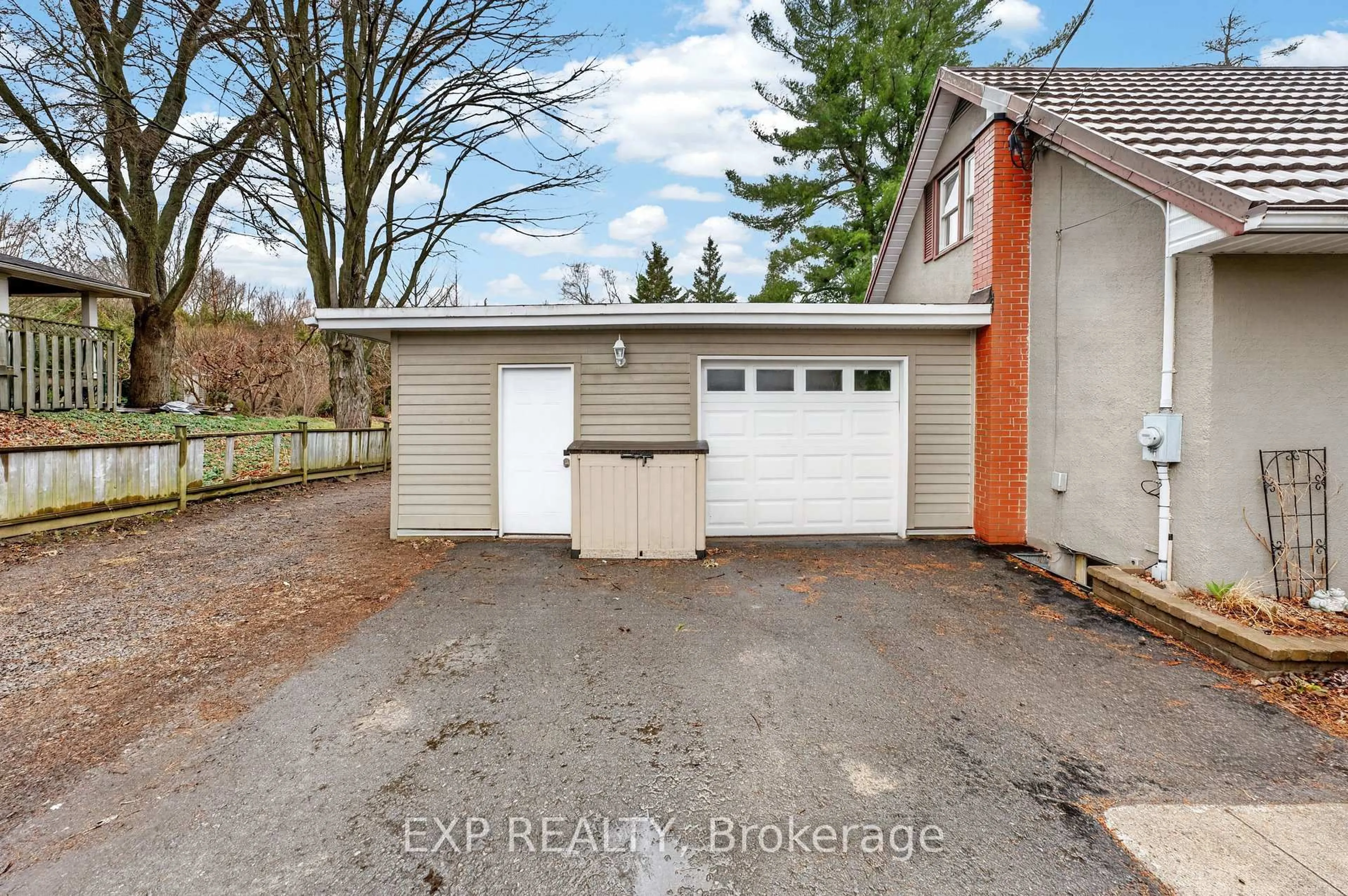 Indoor garage for 160 County 8 Rd, Greater Napanee Ontario K7R 3C8