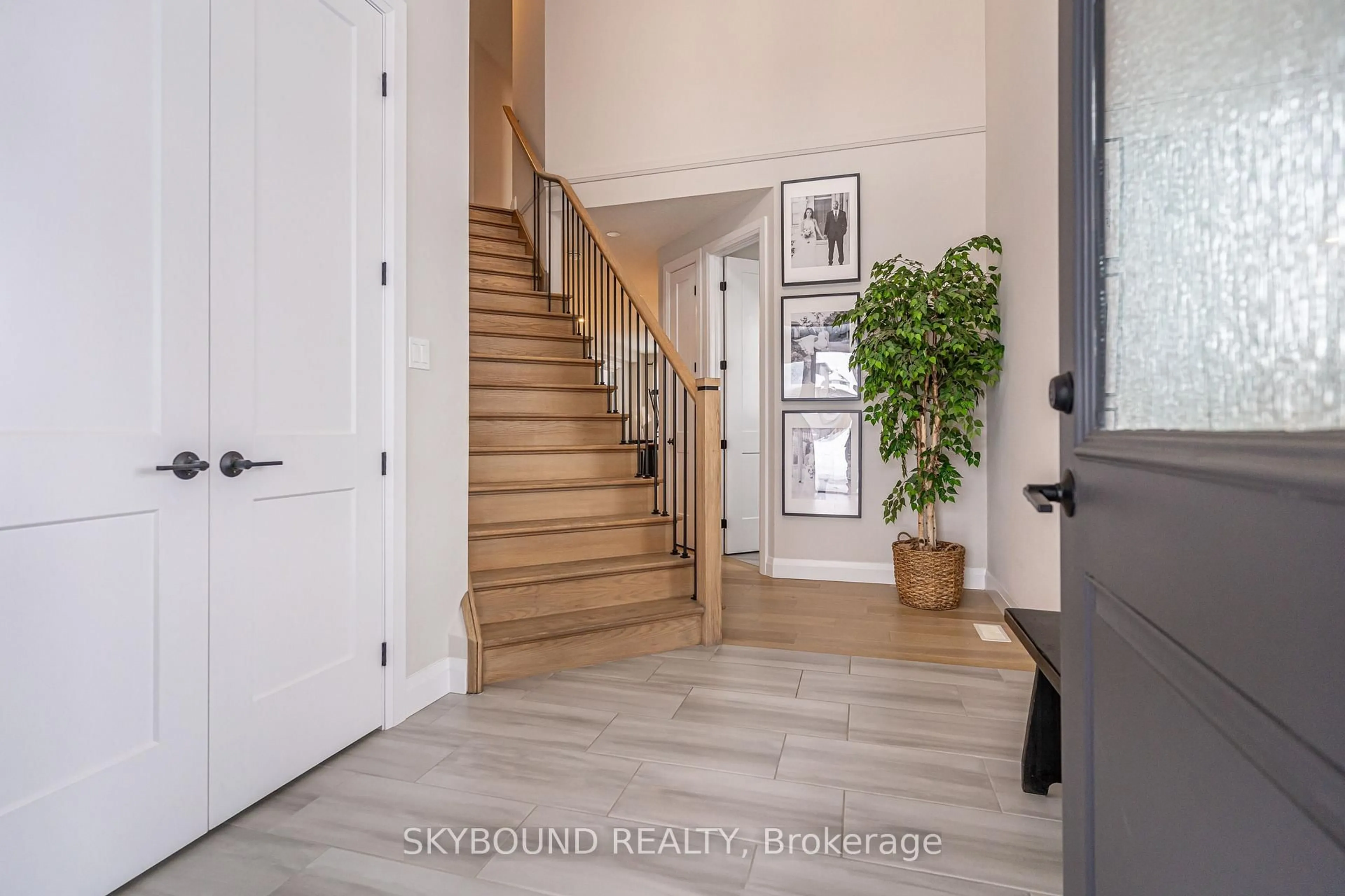 Indoor entryway for 1 Tindall Cres, East Luther Grand Valley Ontario L9W 7R9