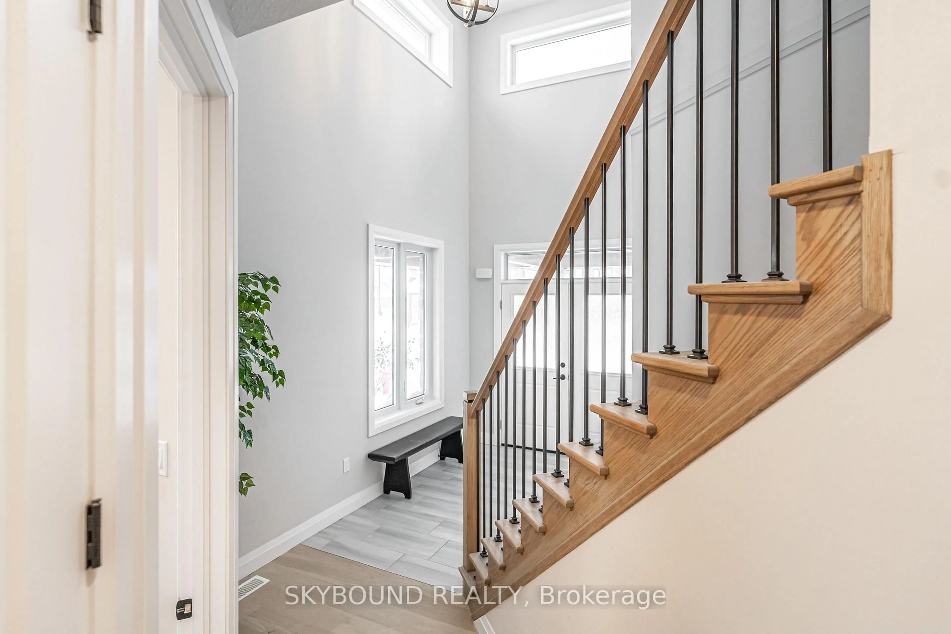 Indoor entryway for 1 Tindall Cres, East Luther Grand Valley Ontario L9W 7R9