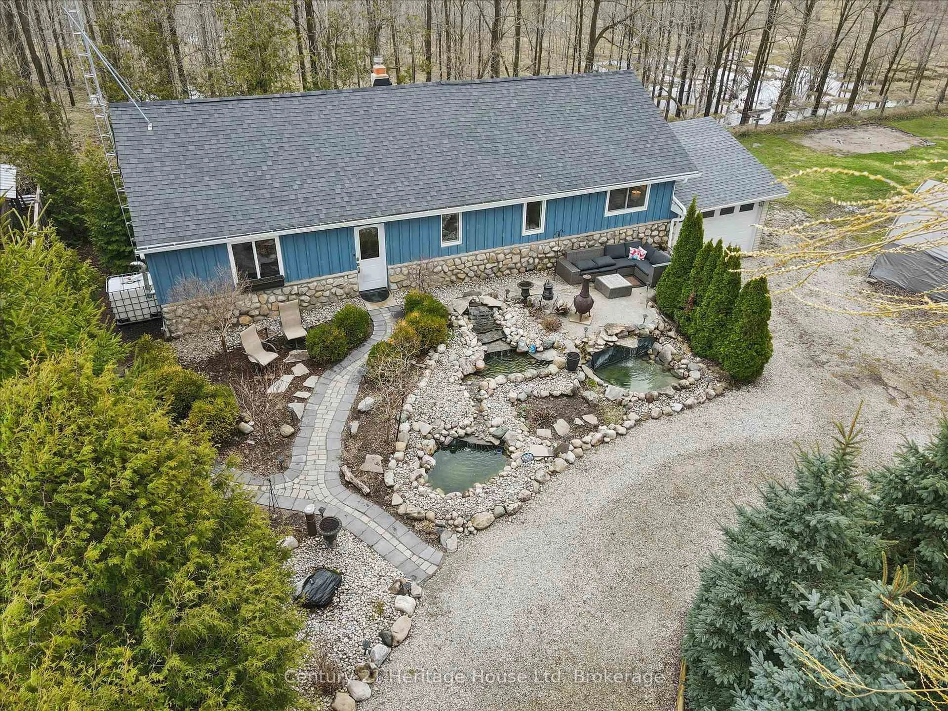 A pic from outside/outdoor area/front of a property/back of a property/a pic from drone, water/lake/river/ocean view for 5765 Fourth Line, Guelph/Eramosa Ontario N0B 2K0