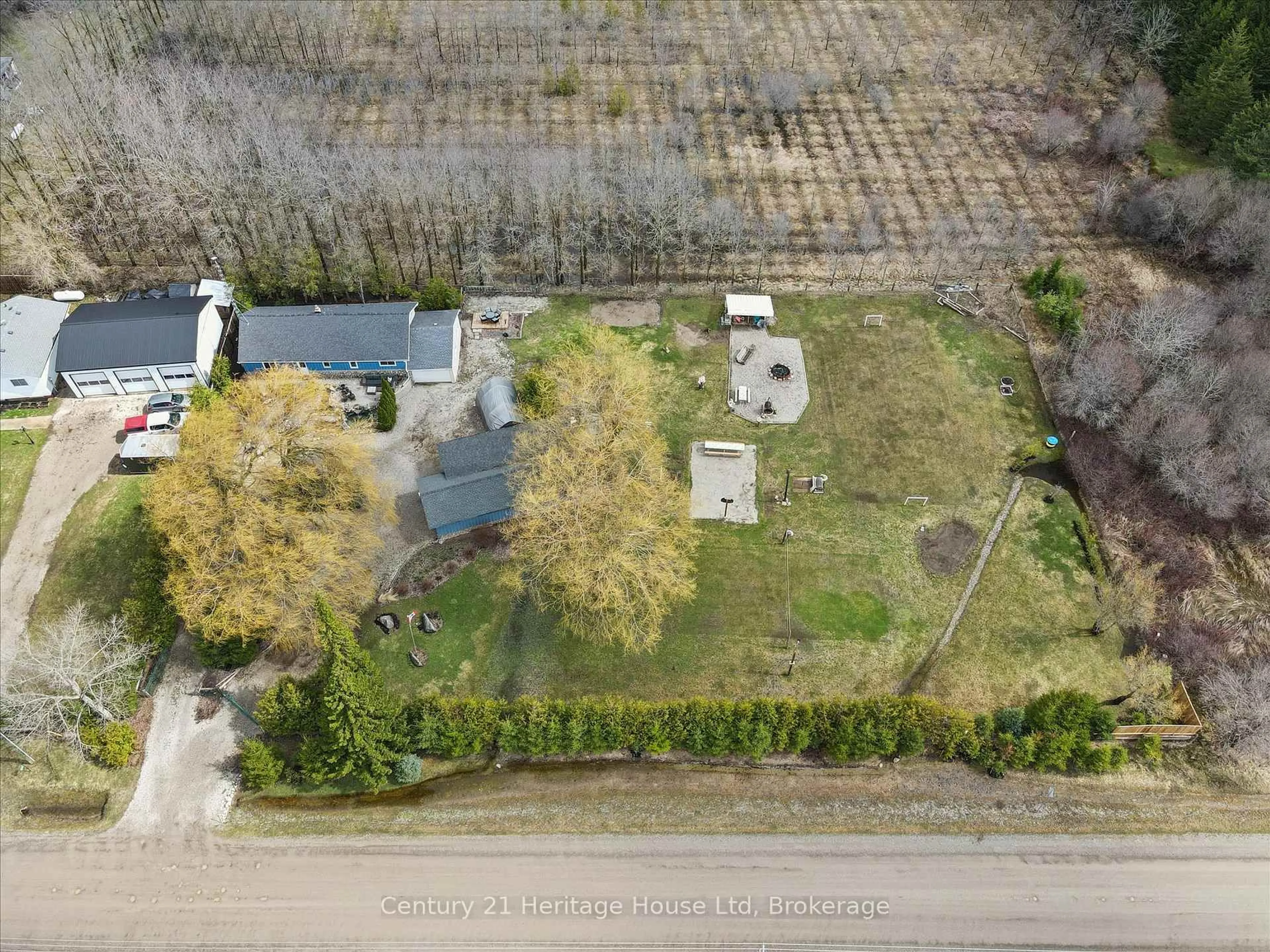 A pic from outside/outdoor area/front of a property/back of a property/a pic from drone, street for 5765 Fourth Line, Guelph/Eramosa Ontario N0B 2K0