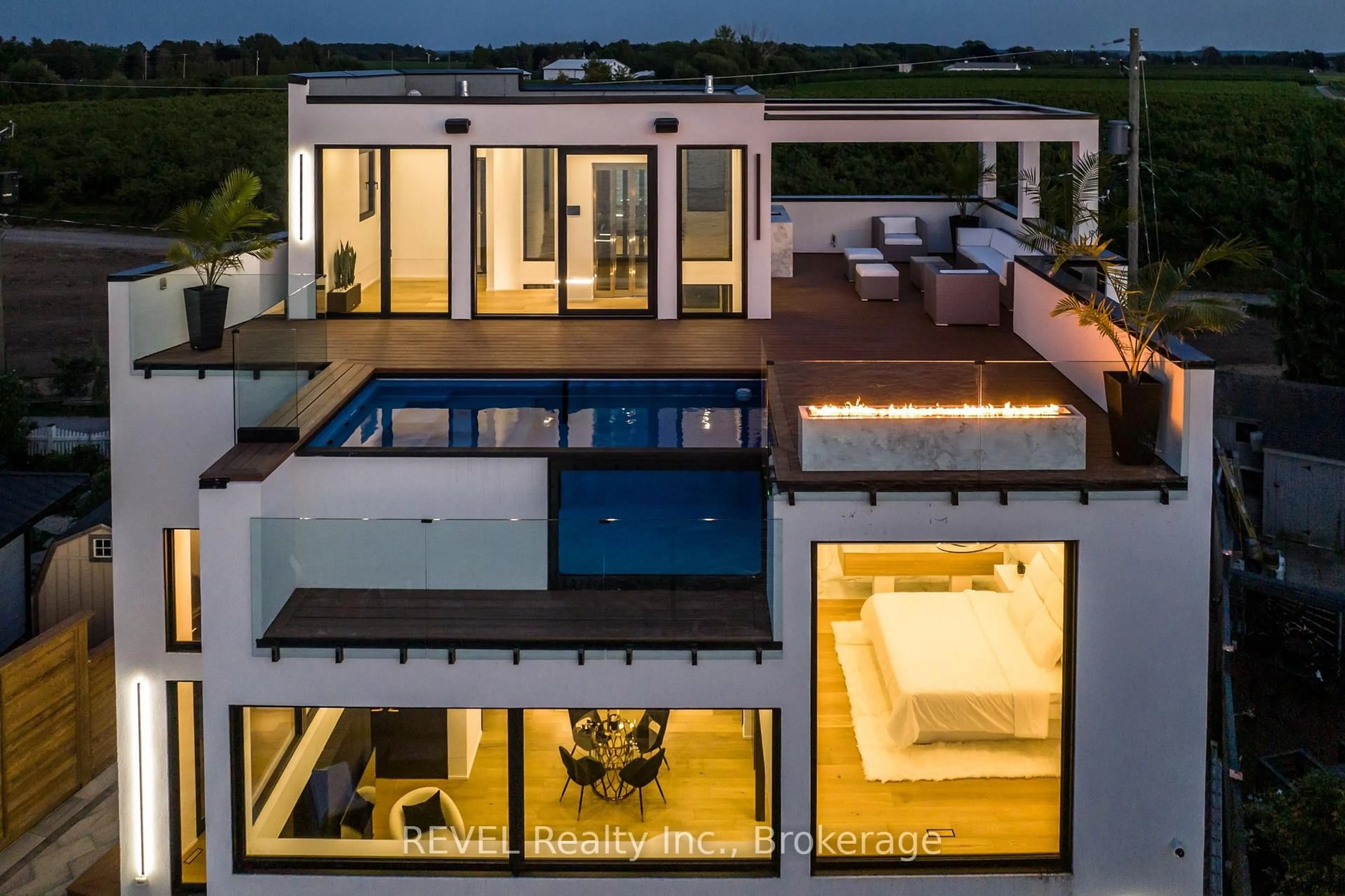 A pic from outside/outdoor area/front of a property/back of a property/a pic from drone, unknown for 6 Firelane 11a St, Niagara-on-the-Lake Ontario L0S 1J0