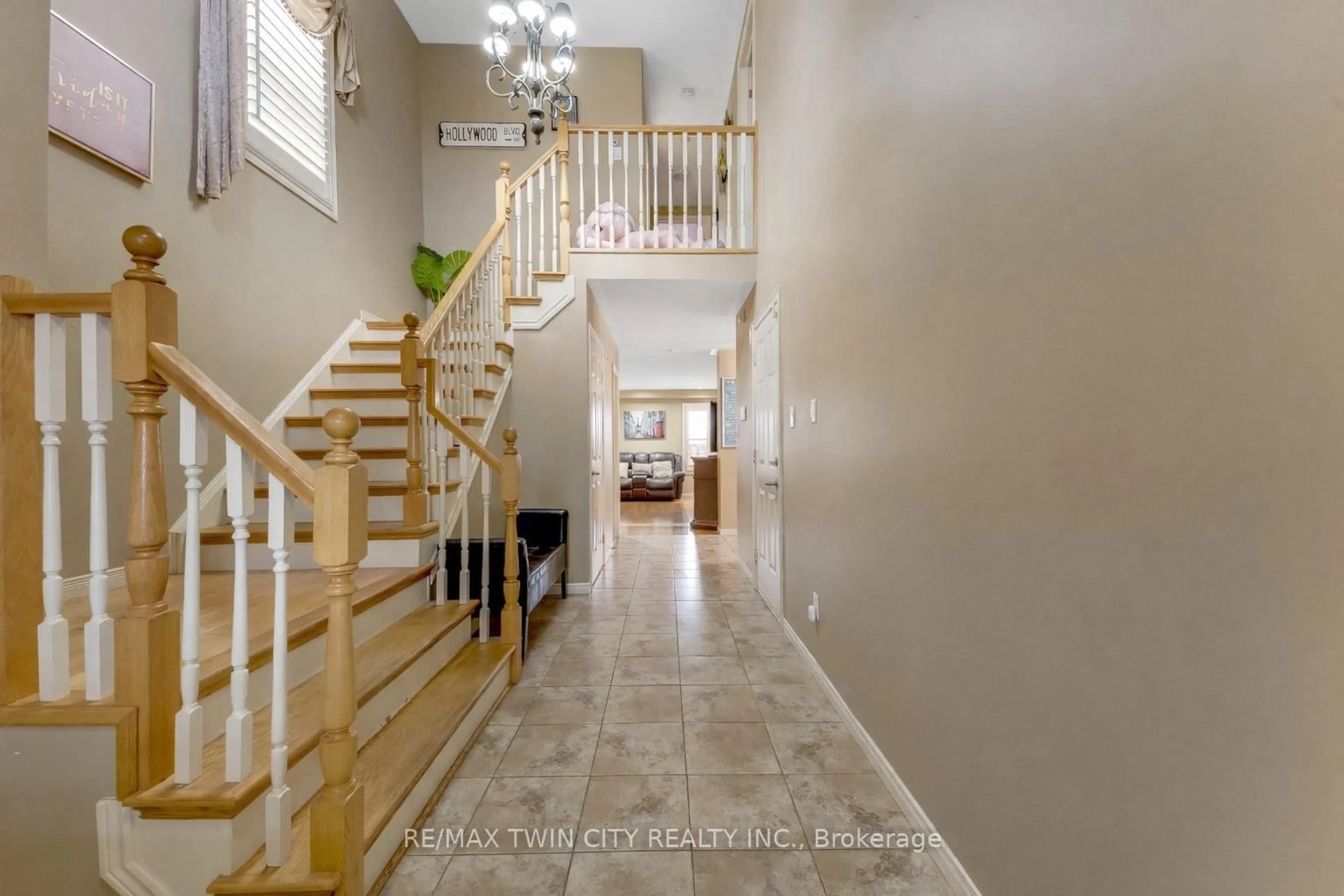 Unknown for 924 Copper Leaf Cres, Kitchener Ontario N2E 3W1