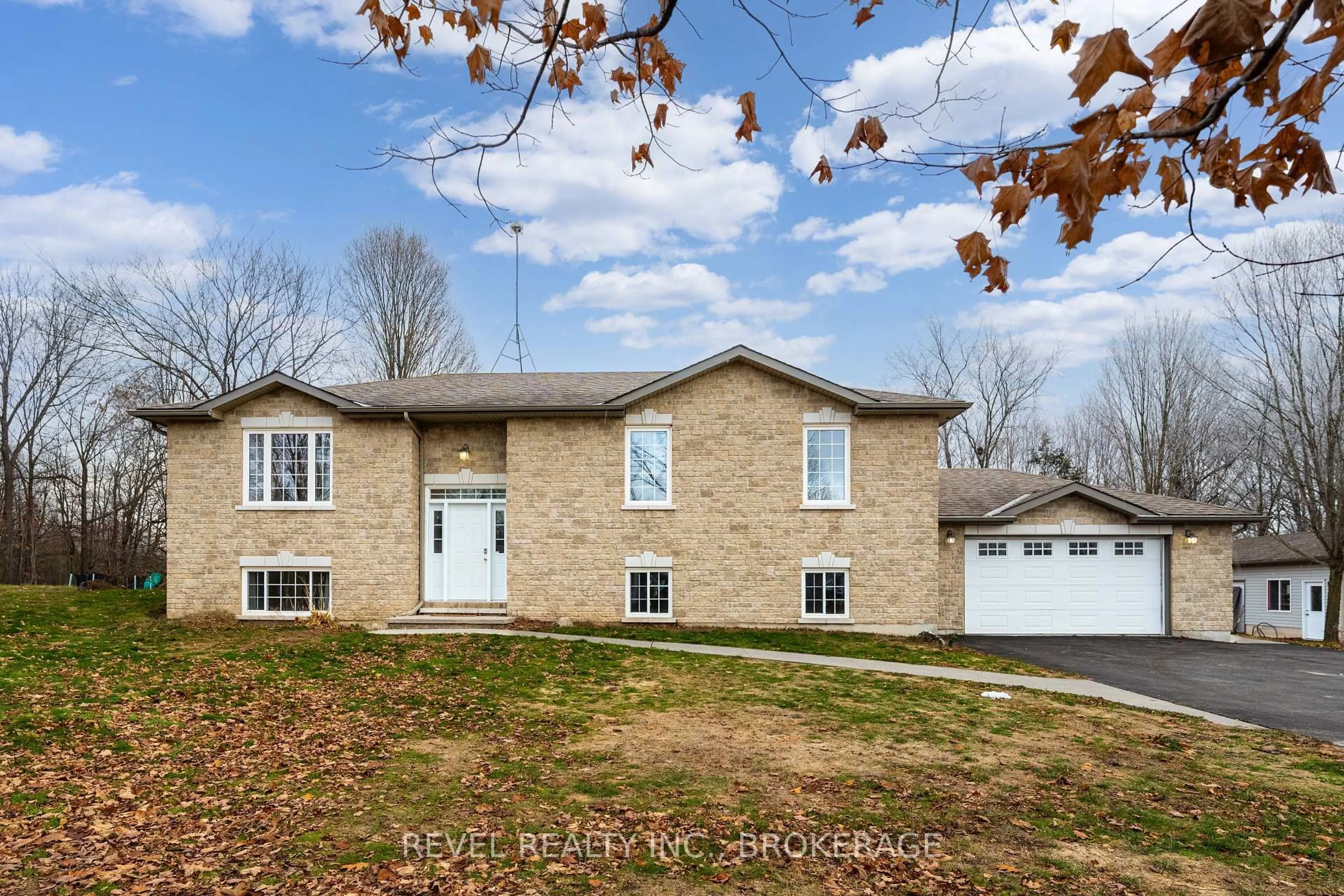 Home with brick exterior material, unknown for 3826 Stage Coach Rd, Sydenham Ontario K0H 2T0