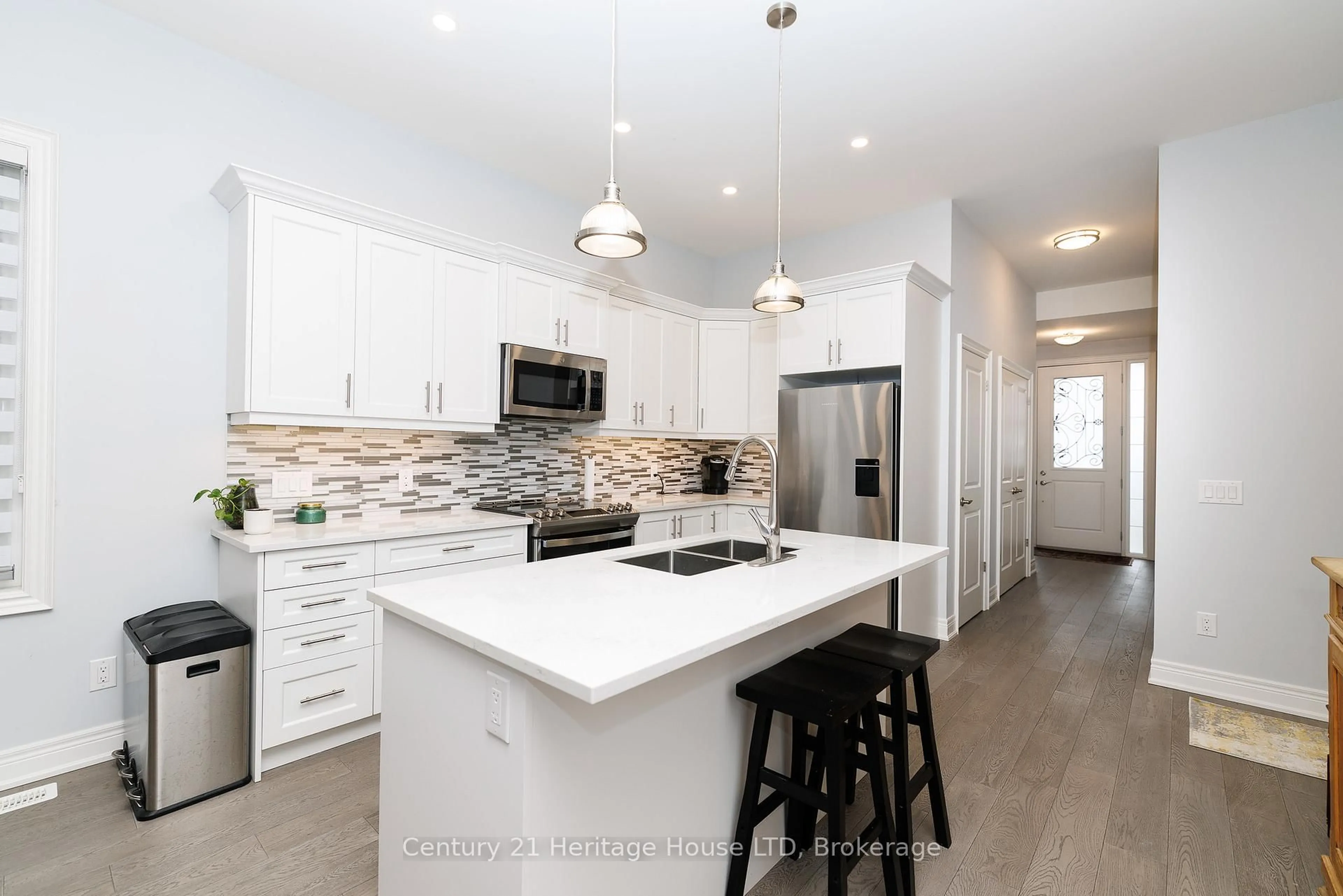 Open concept kitchen, ceramic/tile floor for 3709 Mathewson Ave, Fort Erie Ontario L0S 1B0