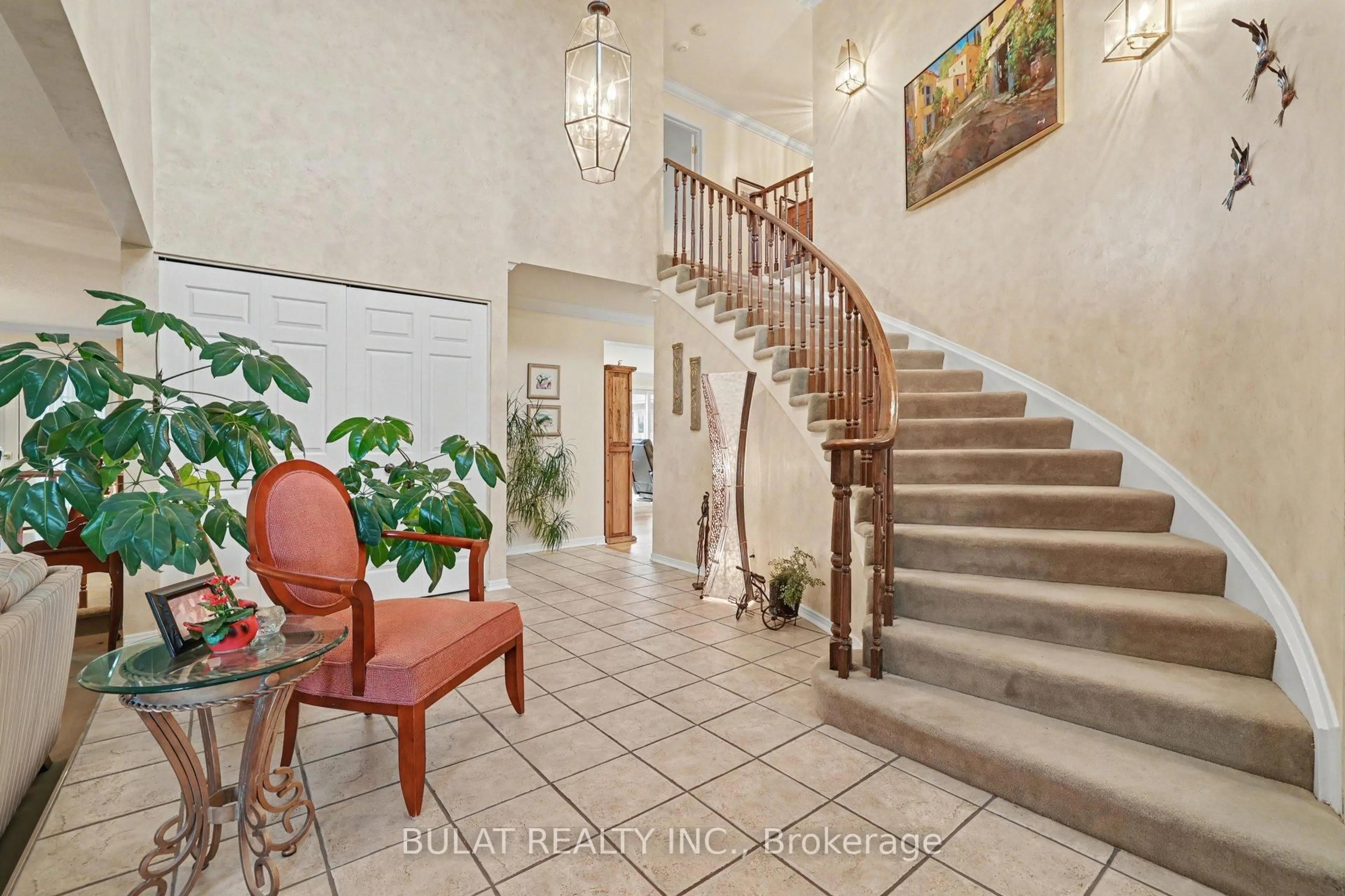 Indoor foyer for 5 Woodthrush Green, Ottawa Ontario K1V 0A9