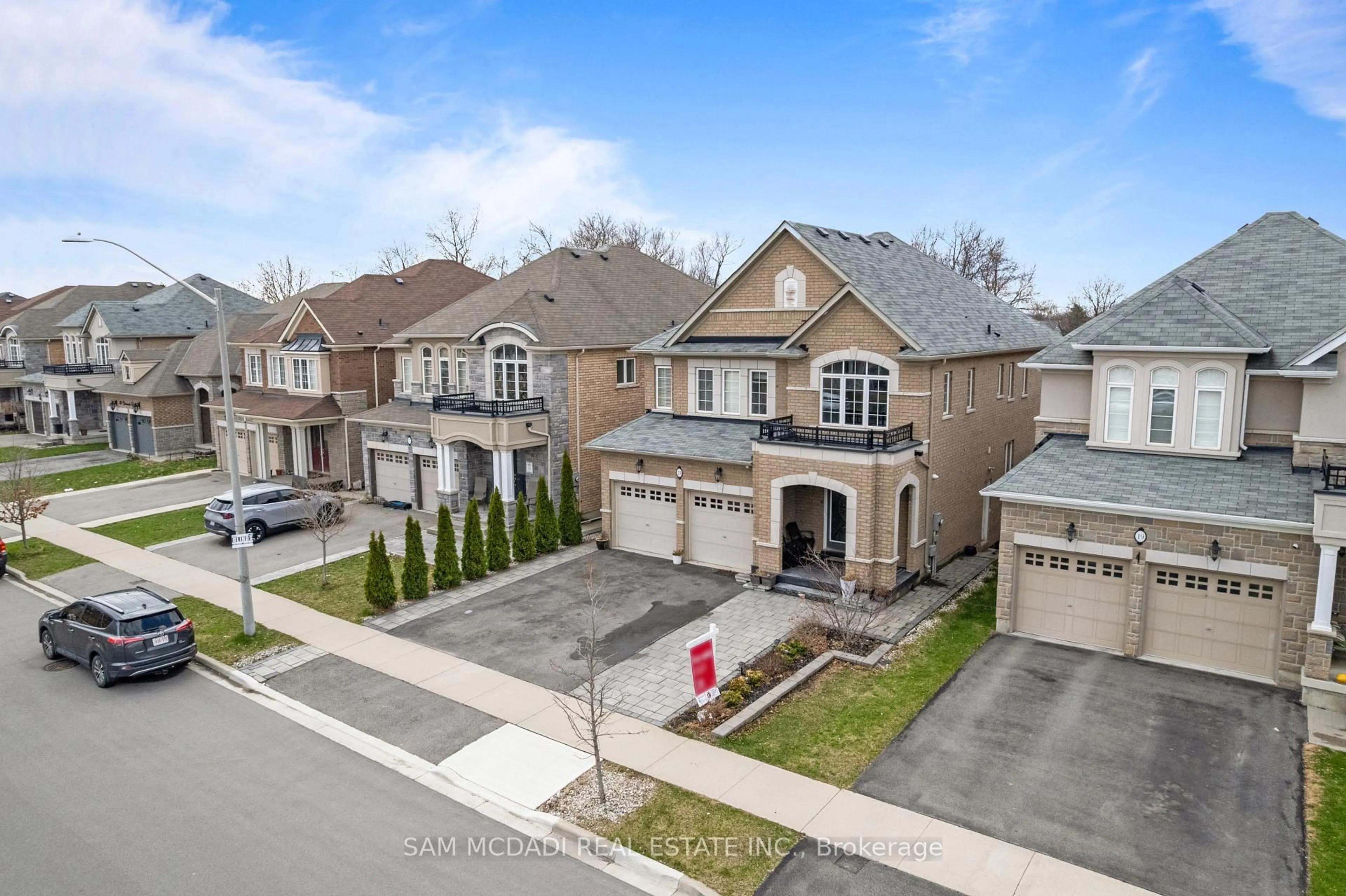 A pic from outside/outdoor area/front of a property/back of a property/a pic from drone, street for 23 Chaumont Dr, Hamilton Ontario L8J 0J9