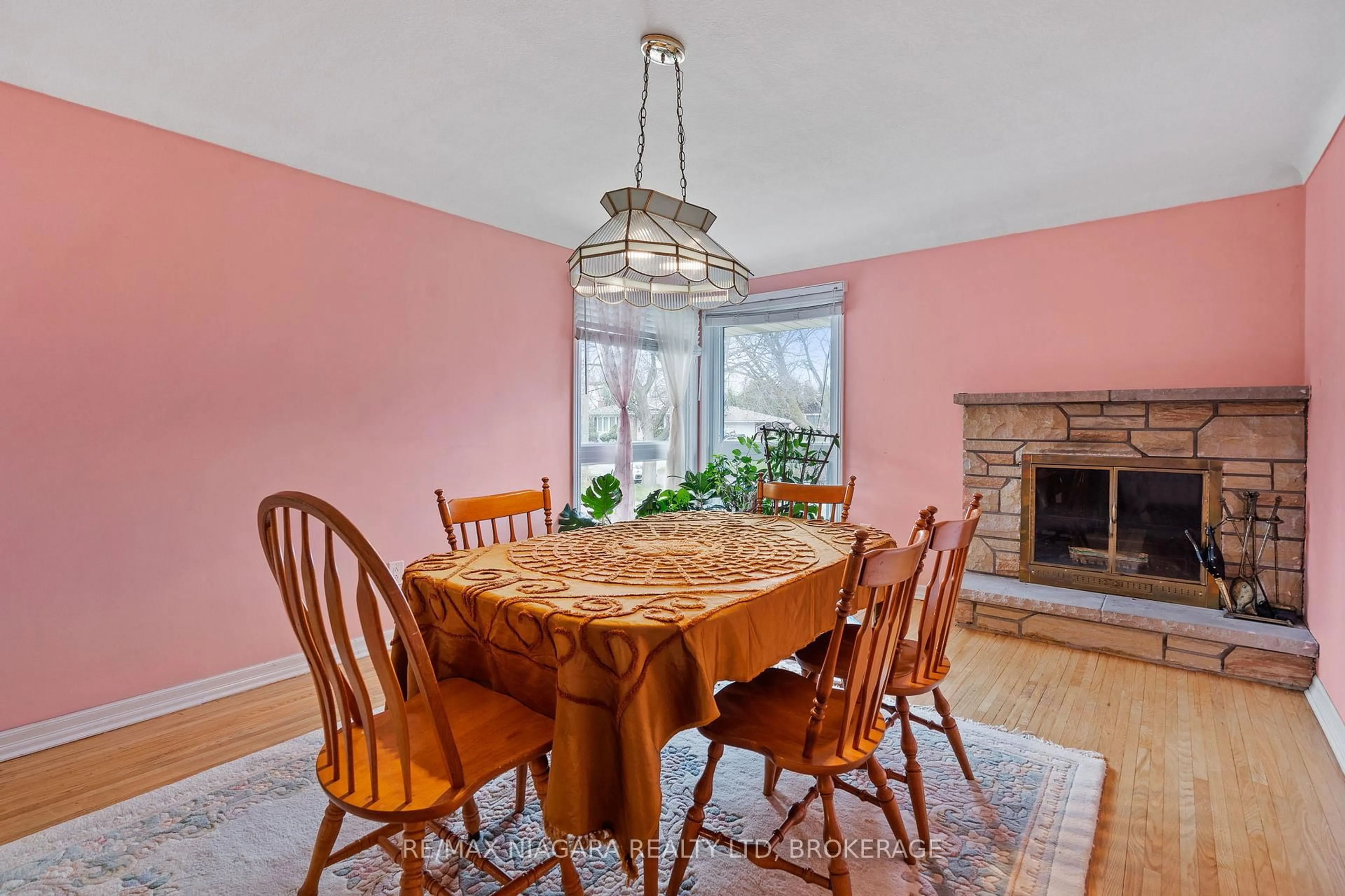 Dining room, unknown for 125 Windward St, St. Catharines Ontario L2M 4C7