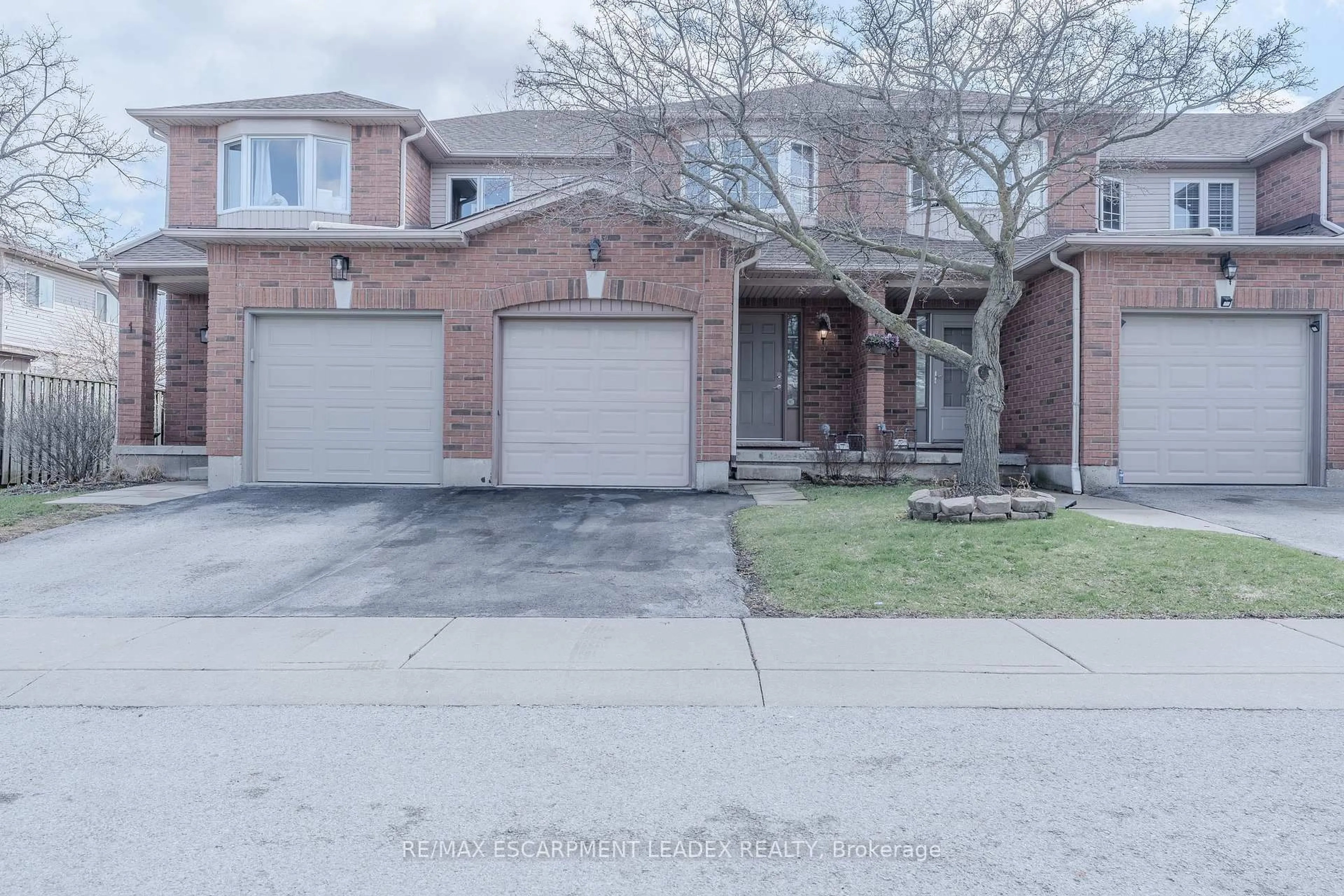 Home with brick exterior material, street for 171 HIGHBURY Dr #2, Hamilton Ontario L8J 3Y9