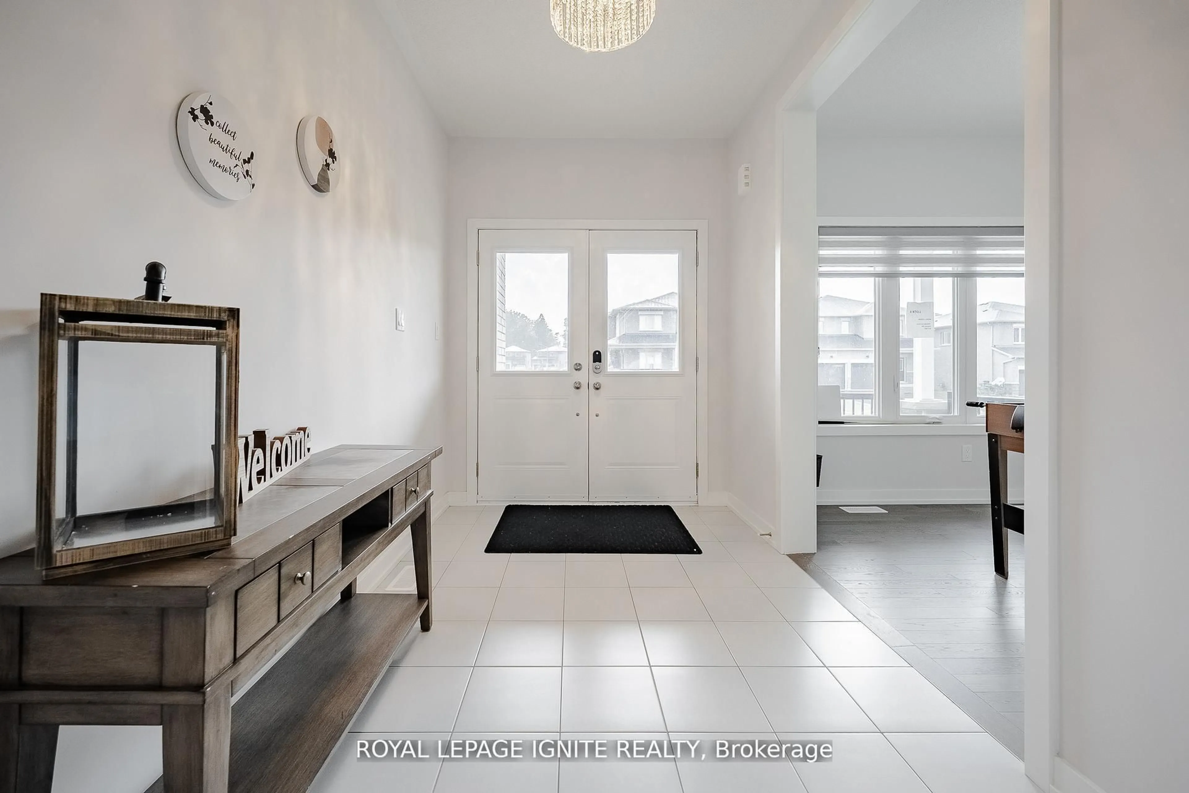 Indoor entryway for 19 Butternut Dr, Norfolk Ontario N3Y 0G8