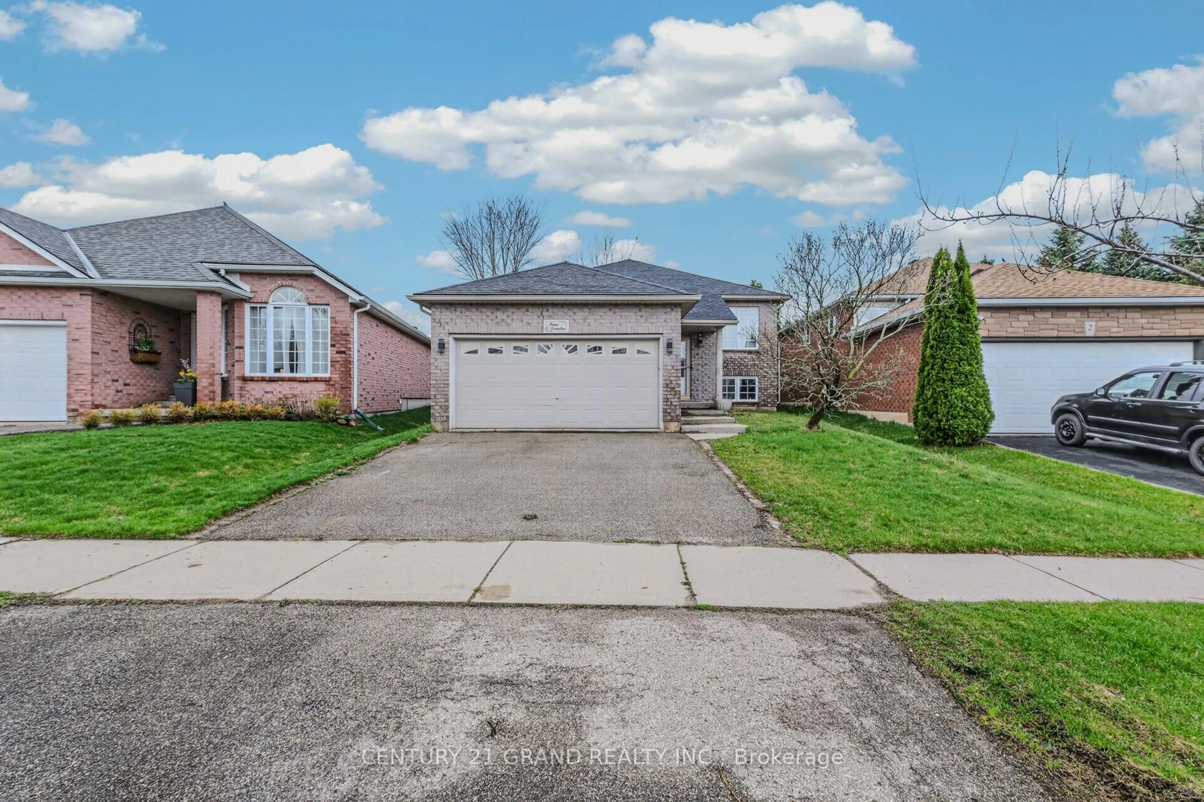 A pic from outside/outdoor area/front of a property/back of a property/a pic from drone, street for 4 Dowden Ave, Brantford Ontario N3T 6N5