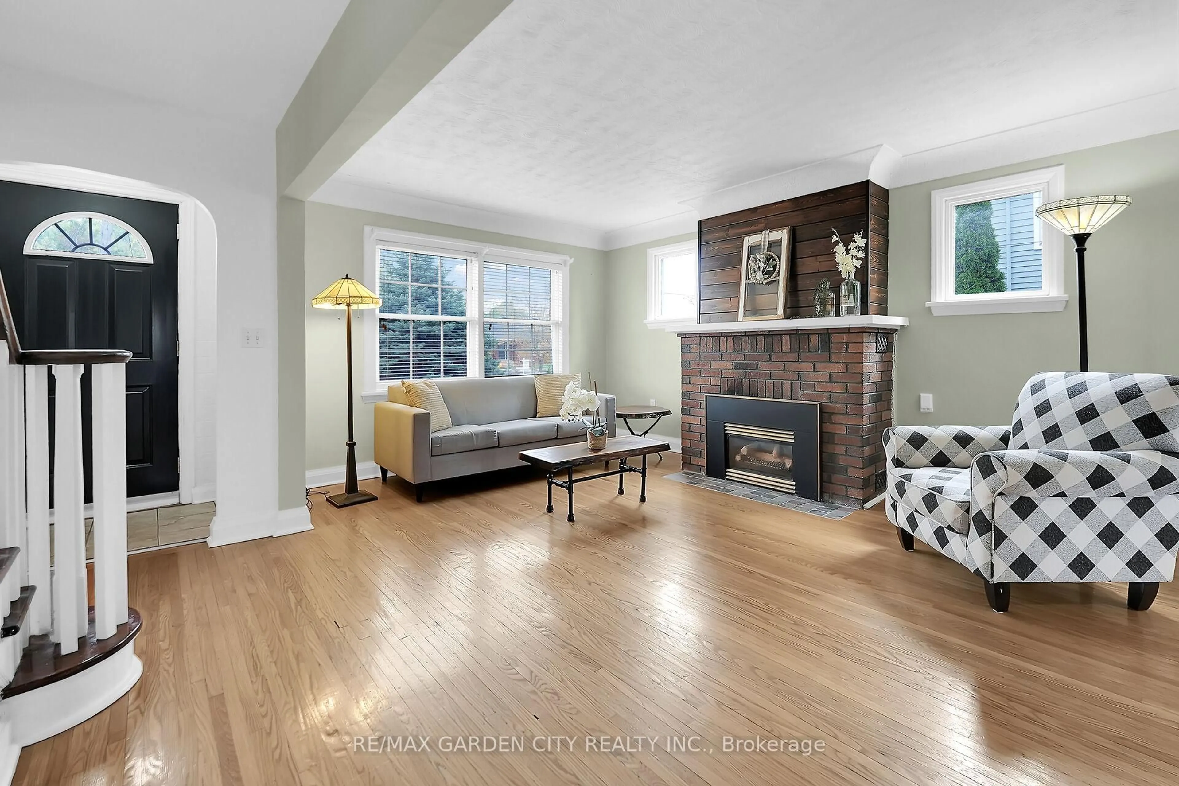 Living room with furniture, unknown for 5124 Canborough Rd, West Lincoln Ontario L0R 2J0