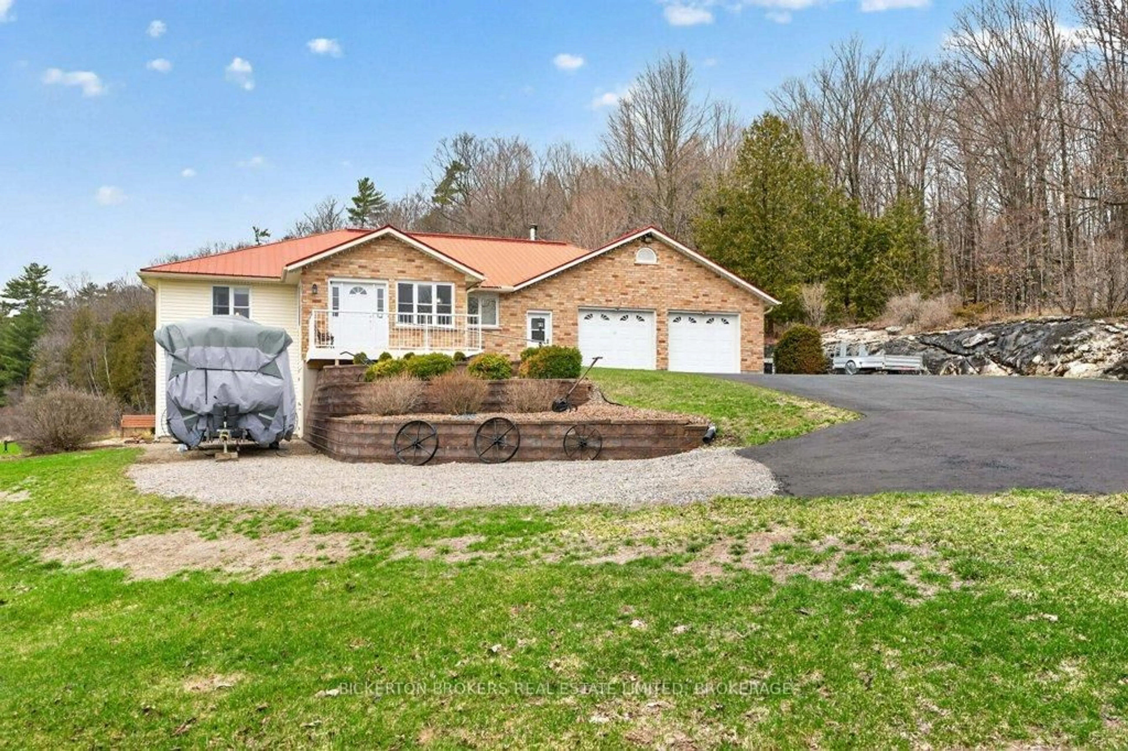 A pic from outside/outdoor area/front of a property/back of a property/a pic from drone, street for 224 Big Hill Rd, Leeds and the Thousand Islands Ontario K0H 2N0