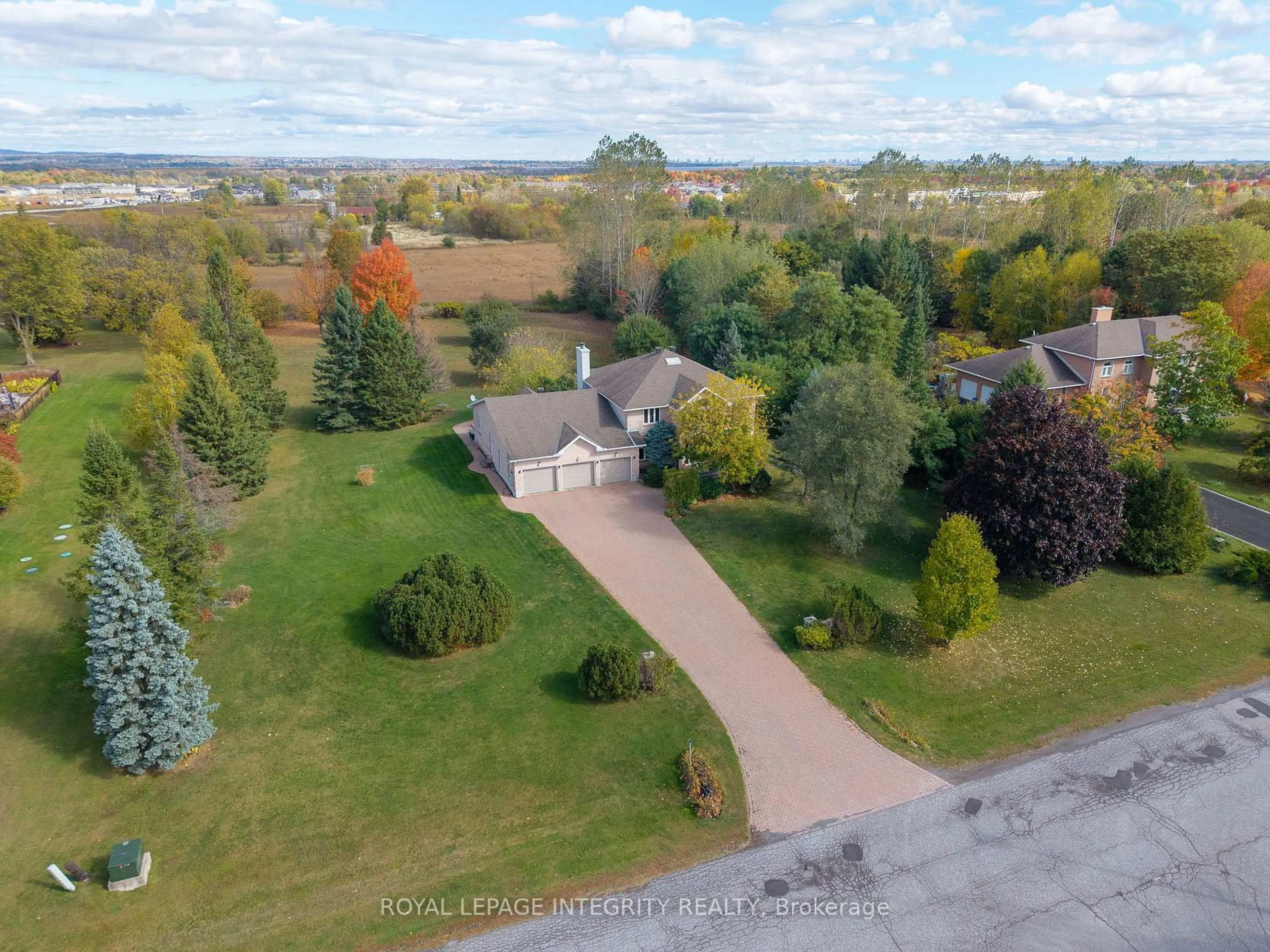 A pic from outside/outdoor area/front of a property/back of a property/a pic from drone, street for 6 Marchbrook Circ, Ottawa Ontario K2W 1A1