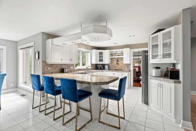 6 Marchbrook Circ, Ottawa 2