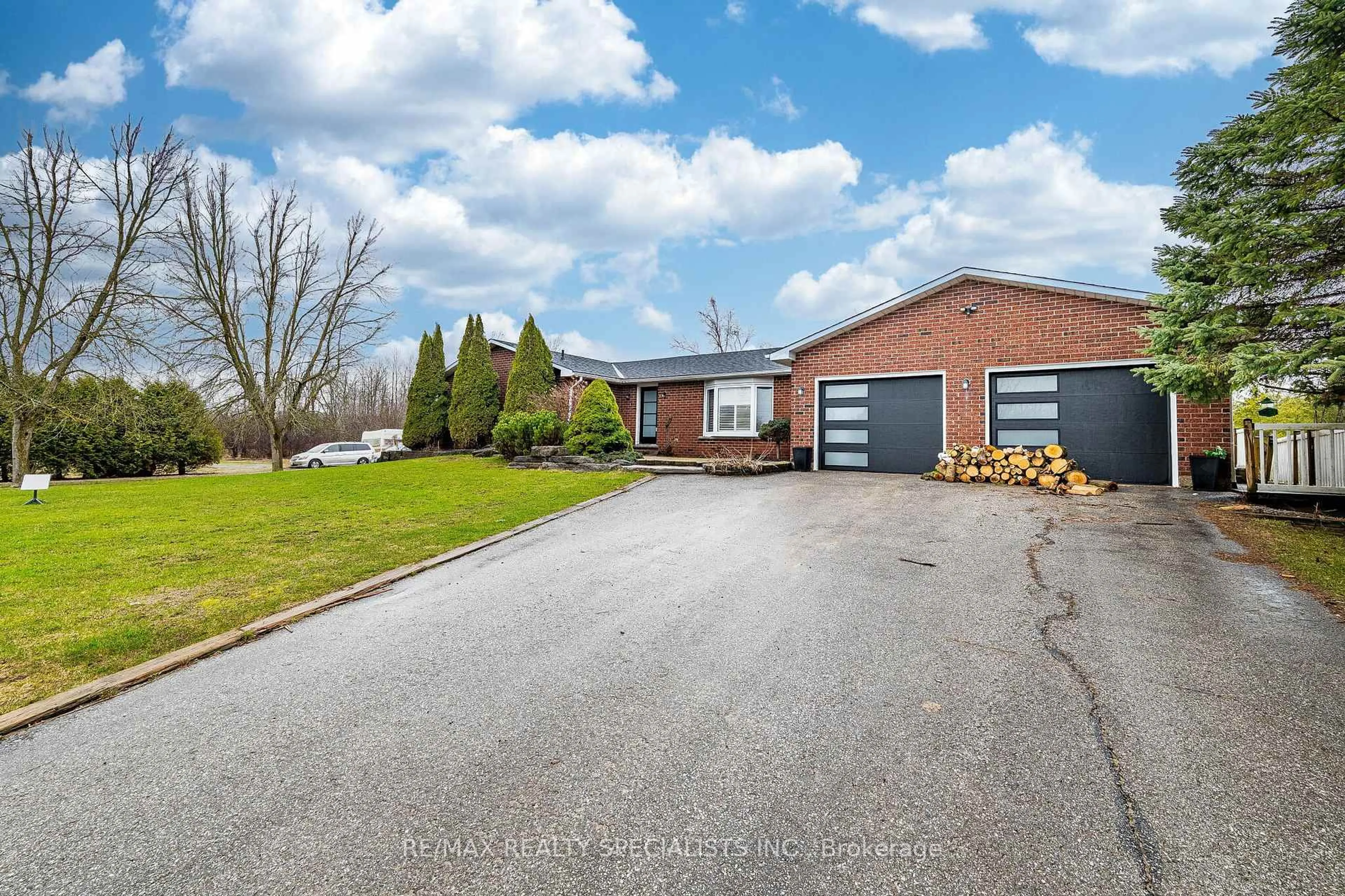 A pic from outside/outdoor area/front of a property/back of a property/a pic from drone, street for 513450 2nd Line, Amaranth Ontario L9W 0S4