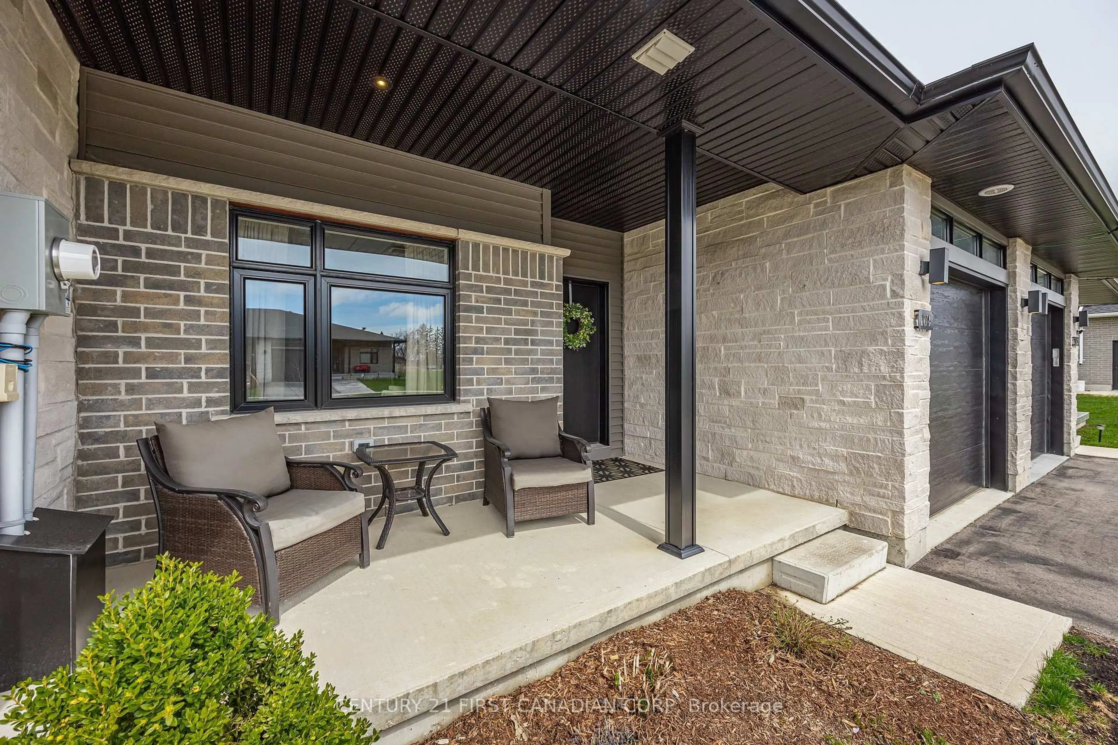 Patio, street for 100 Rowe Ave, South Huron Ontario N0M 1S1