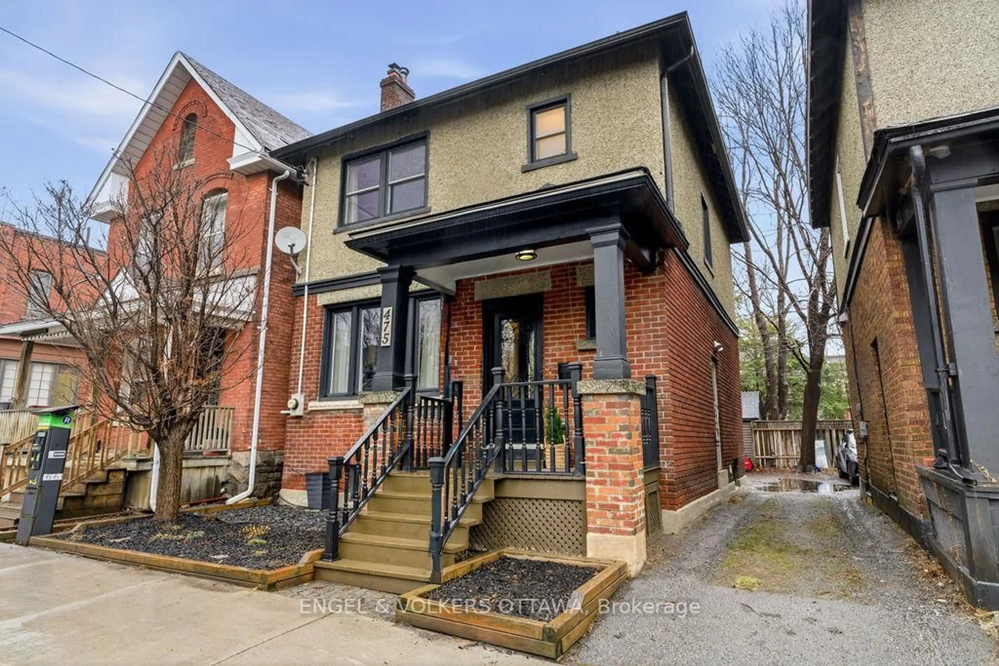 Home with brick exterior material, street for 475 Kent St, Ottawa Ontario K2P 2B6
