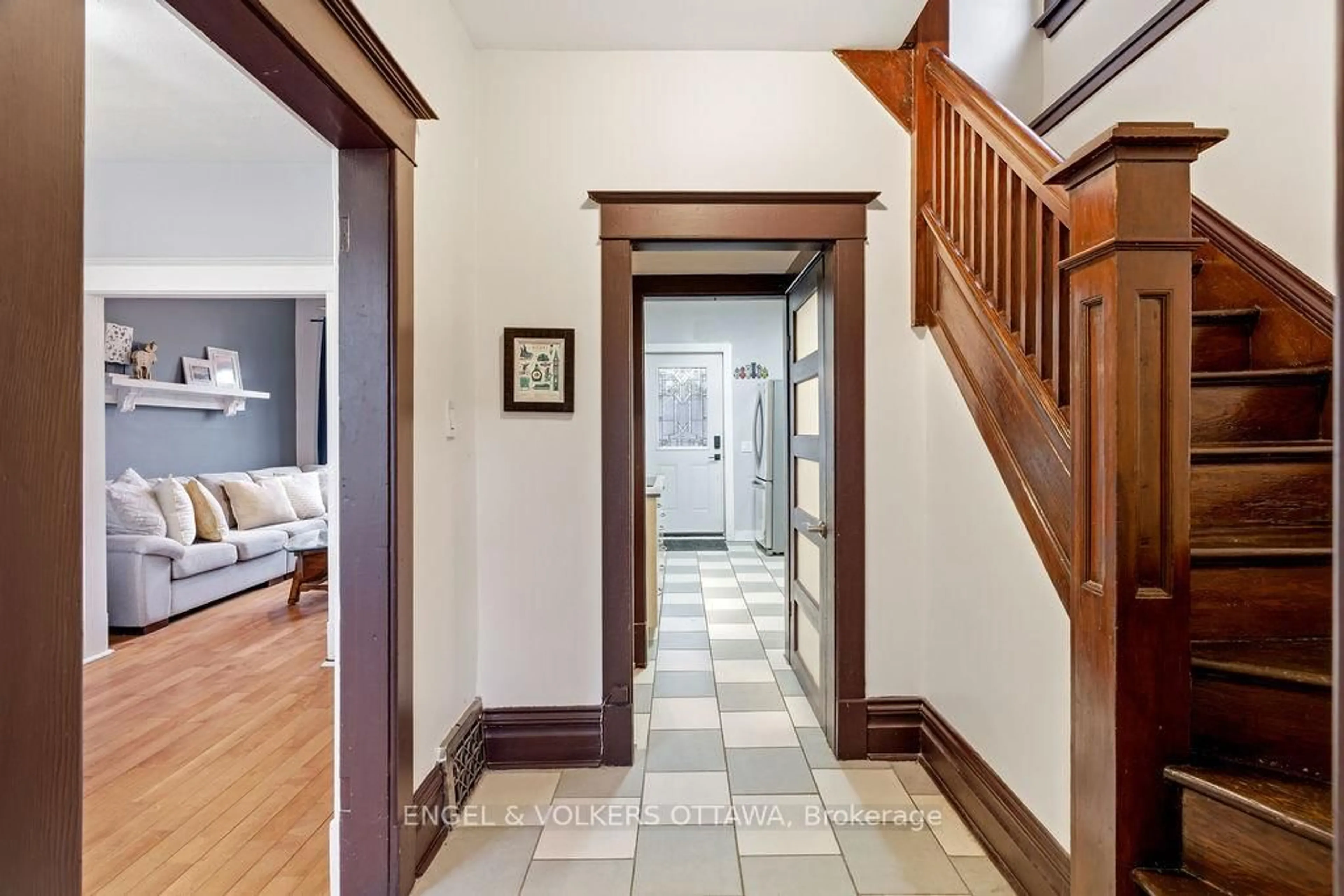 Unknown for 475 Kent St, Ottawa Ontario K2P 2B6