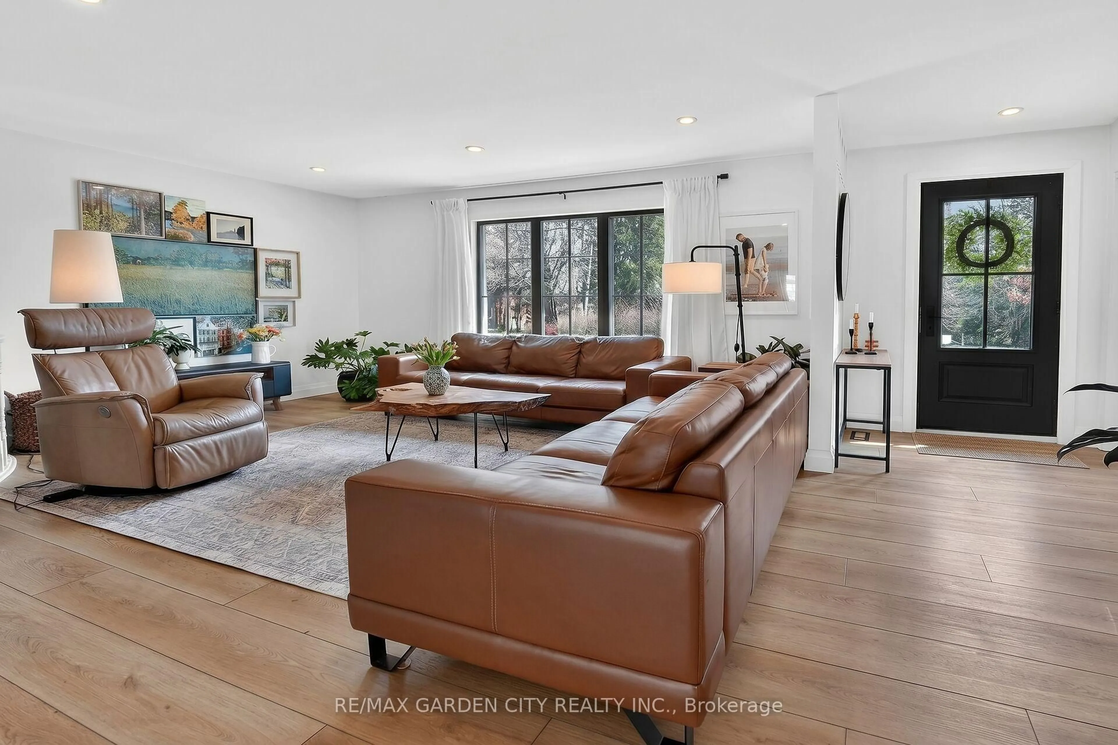 Living room with furniture, unknown for 377 Canboro Rd, Pelham Ontario L0S 1M0