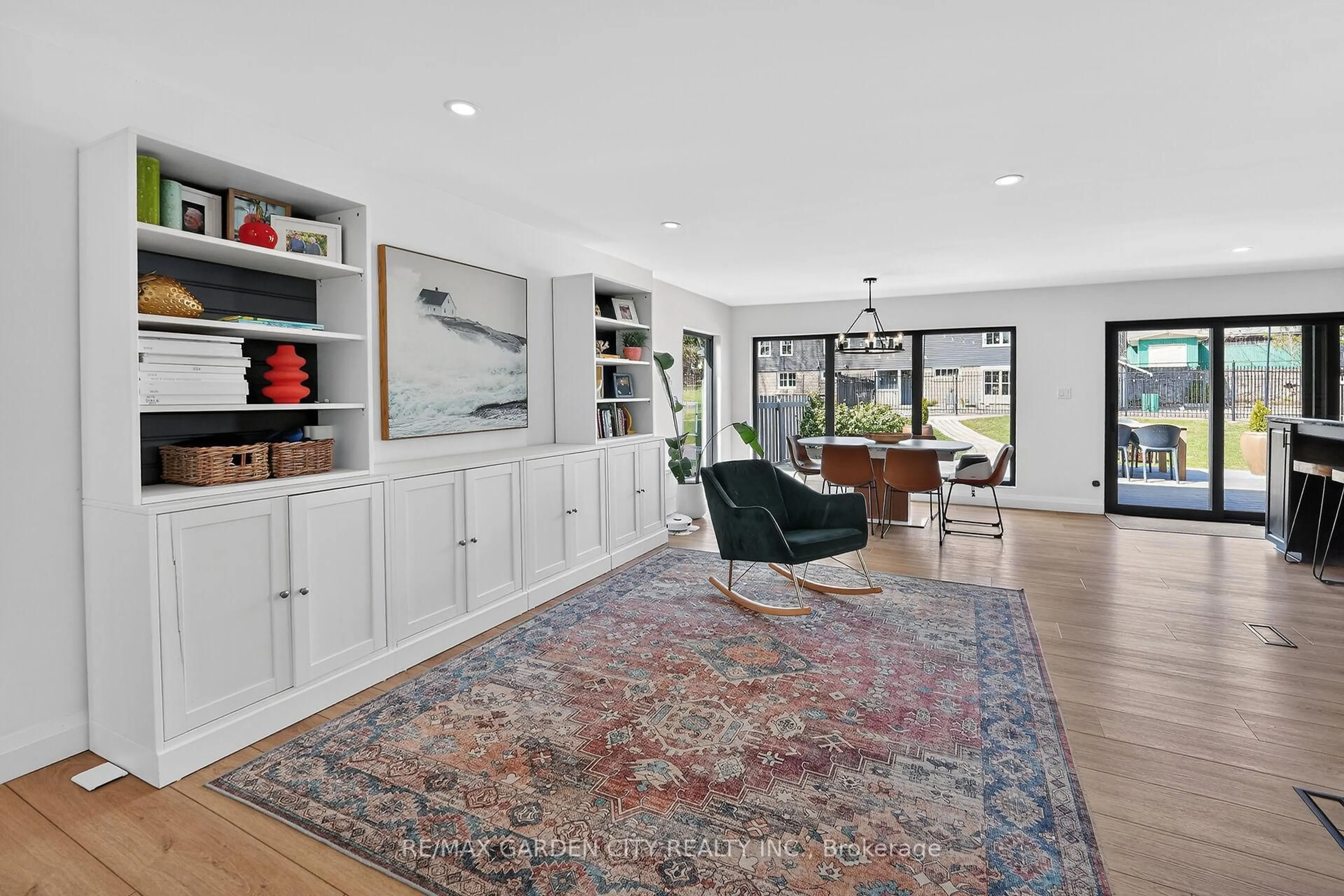 Indoor entryway for 377 Canboro Rd, Pelham Ontario L0S 1M0