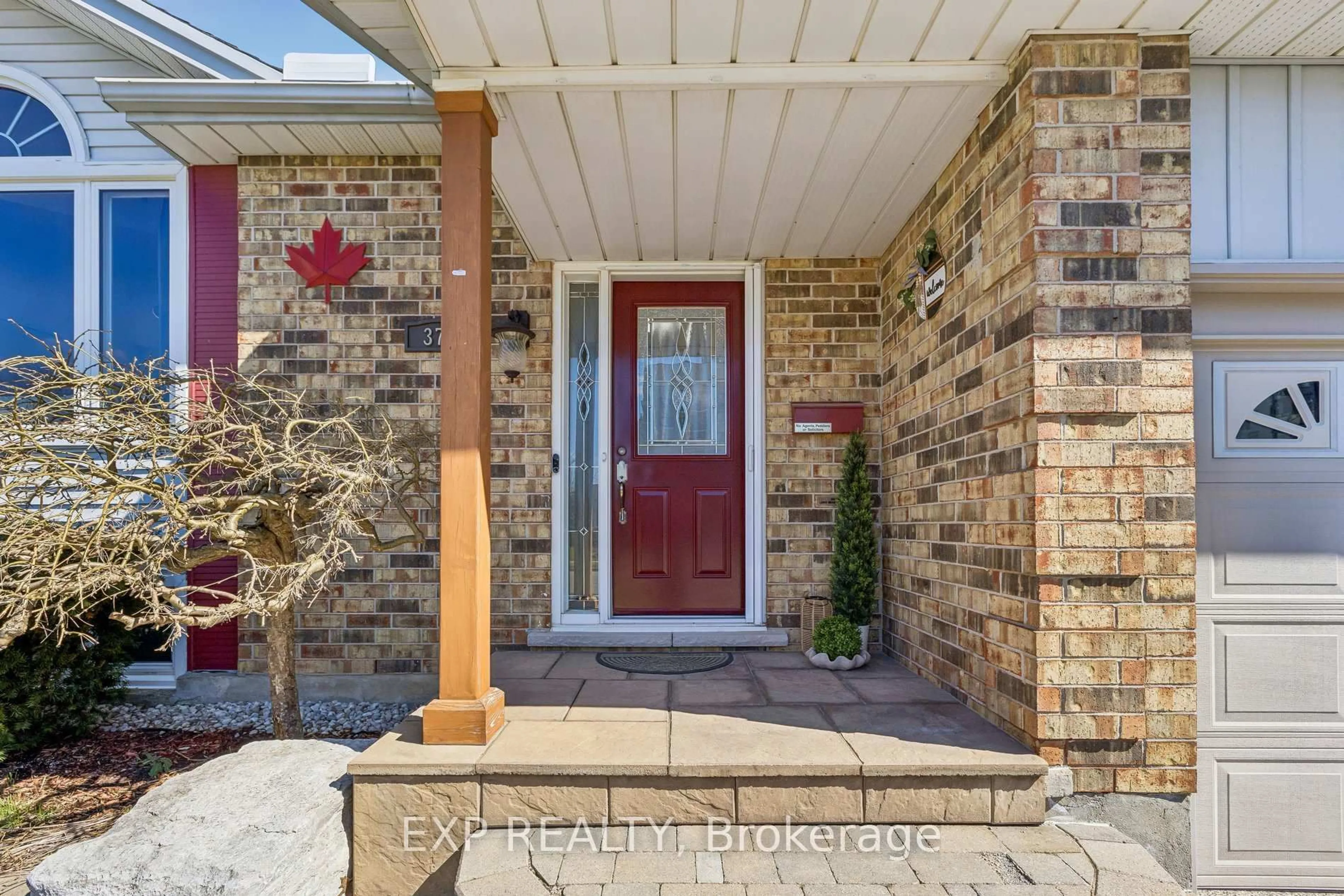 Indoor entryway for 370 Stephanie Dr, Guelph Ontario N1K 1R2