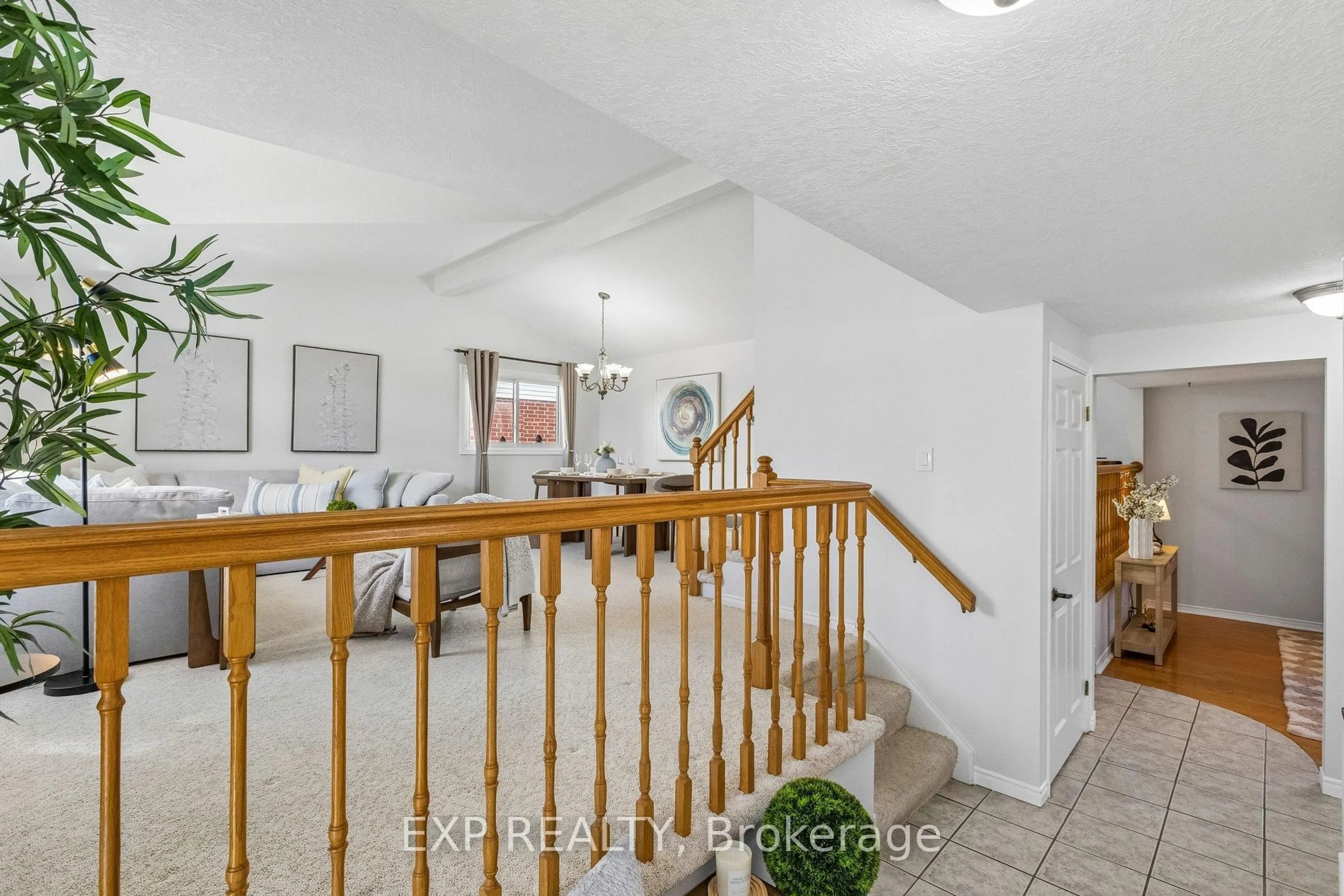 Indoor entryway for 370 Stephanie Dr, Guelph Ontario N1K 1R2