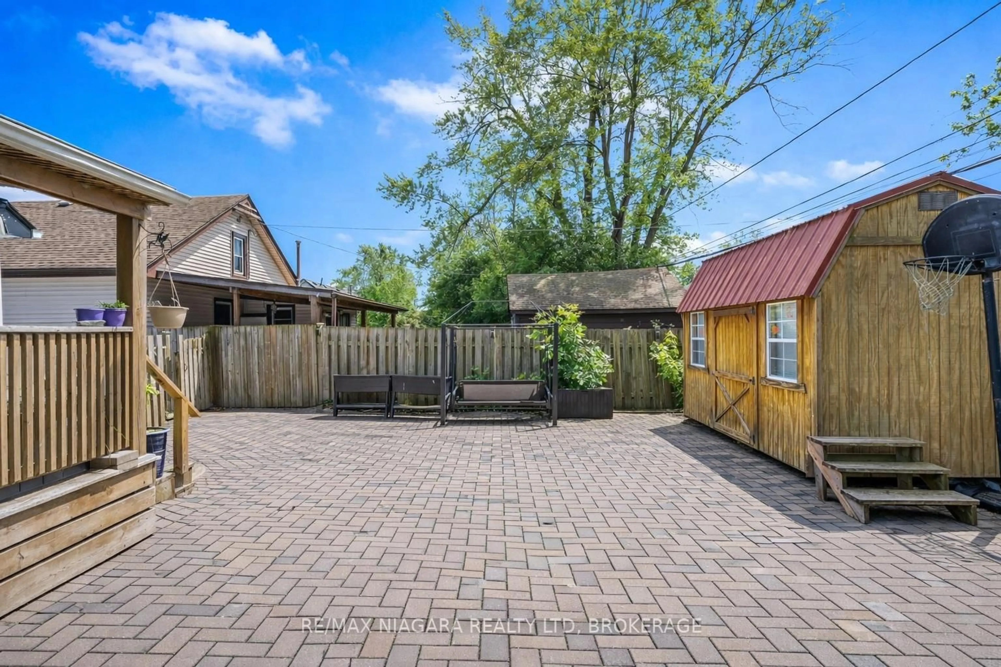 Patio, street for 549 Ferndale Ave, Fort Erie Ontario L2A 5C5