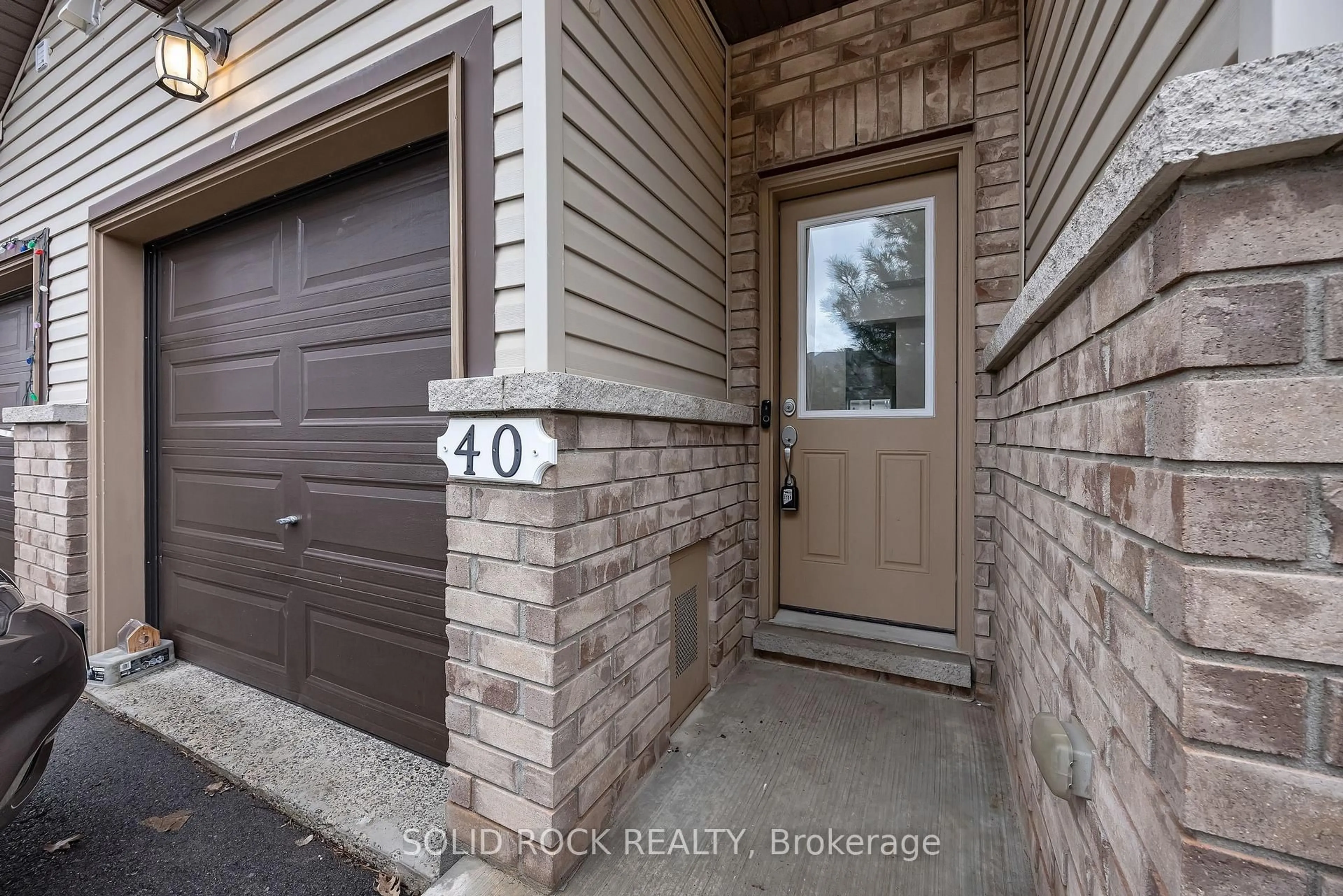 Indoor entryway for 40 GORDON FERGUSON Pl, Arnprior Ontario K7S 2X3