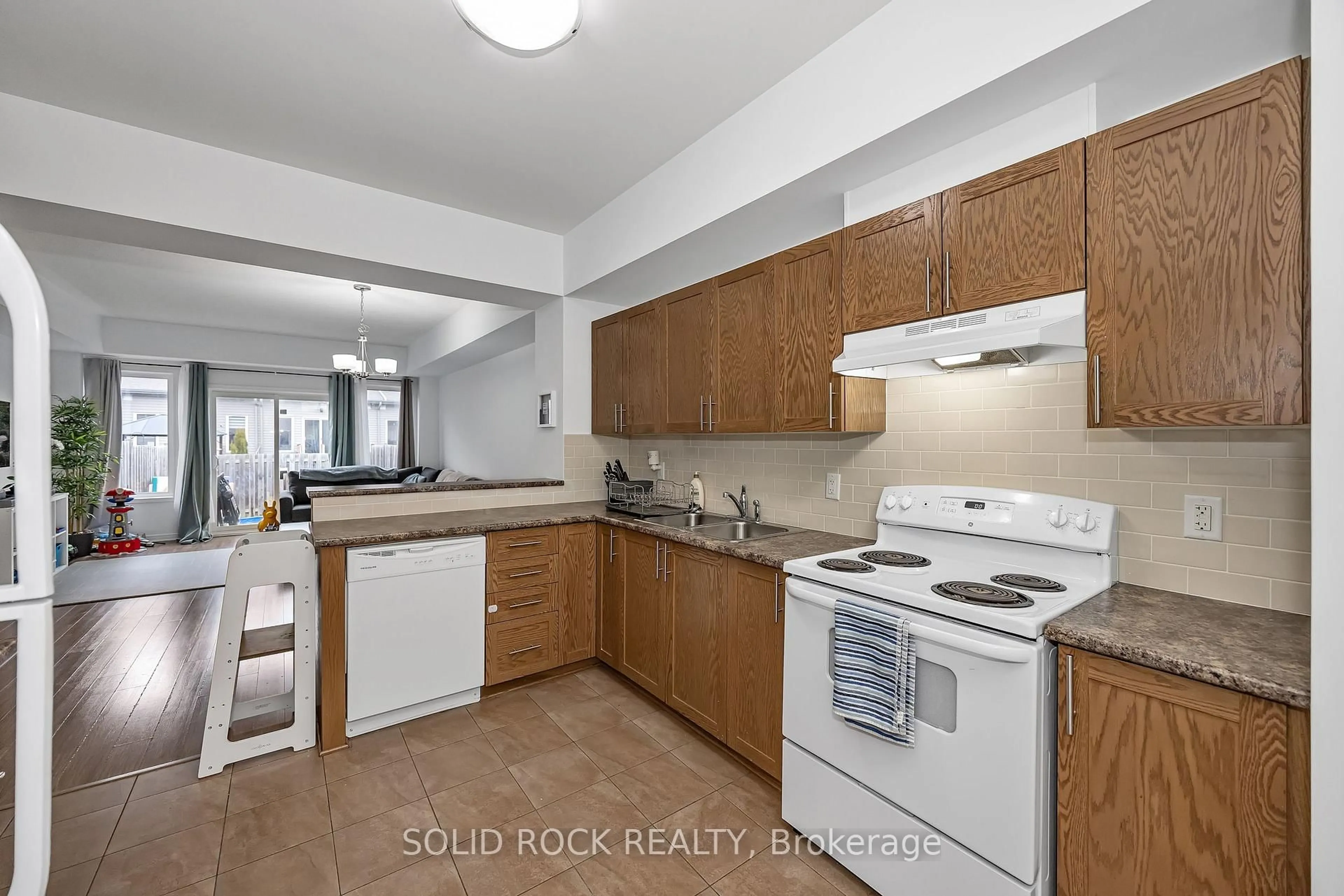 Standard kitchen, unknown for 40 GORDON FERGUSON Pl, Arnprior Ontario K7S 2X3