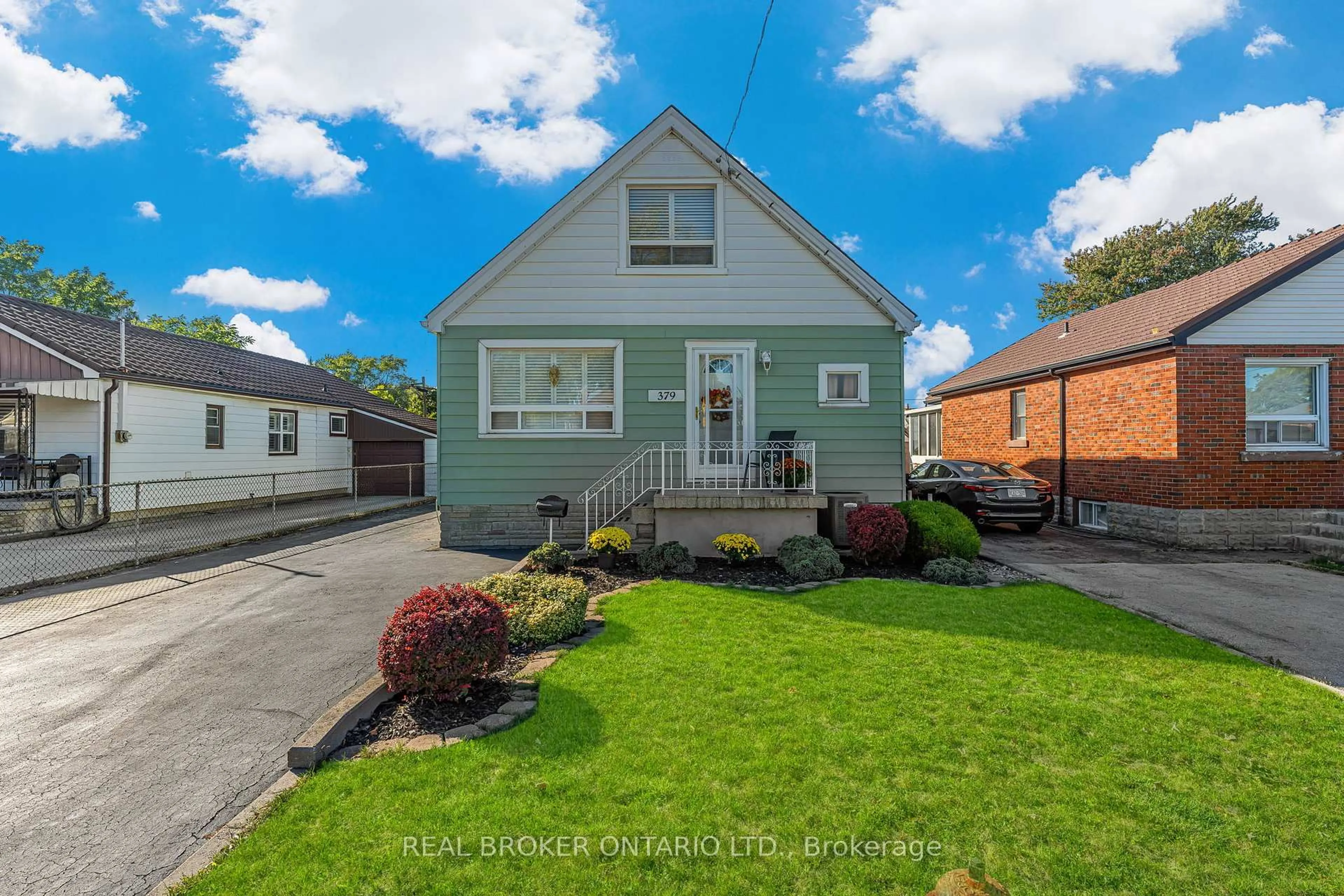 A pic from outside/outdoor area/front of a property/back of a property/a pic from drone, street for 379 Talbot St, Hamilton Ontario L8H 6T5