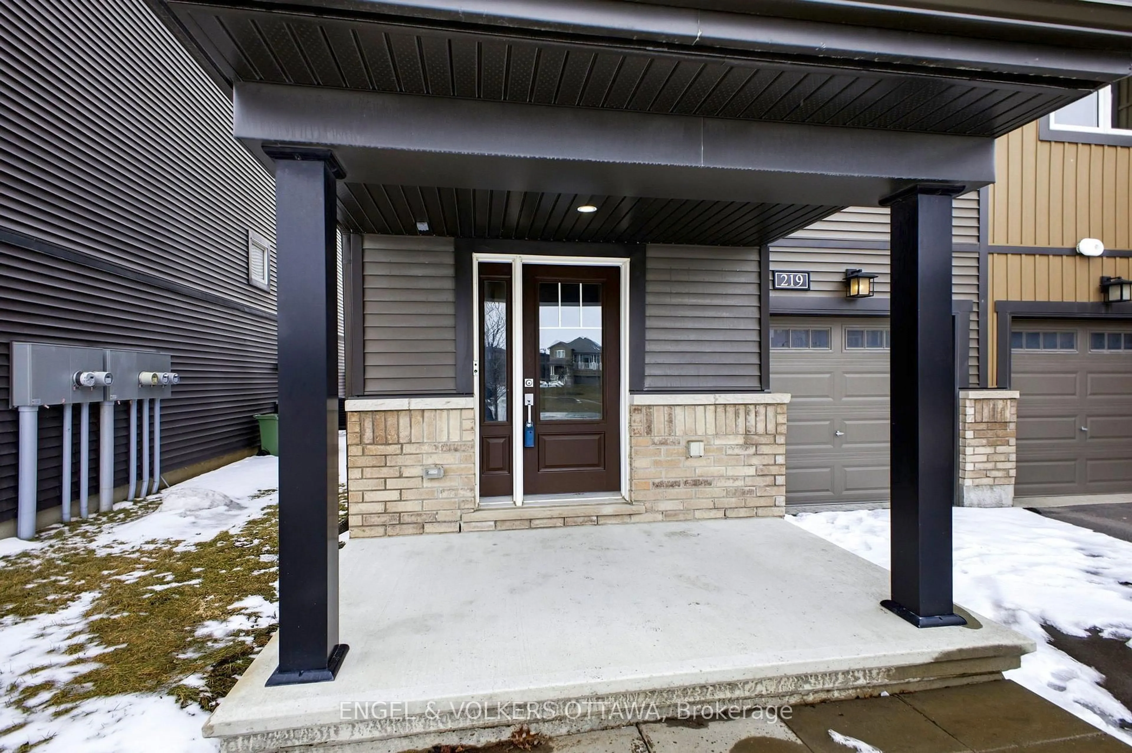Indoor entryway for 219 Liebe Terr, Ottawa Ontario K2J 6R9