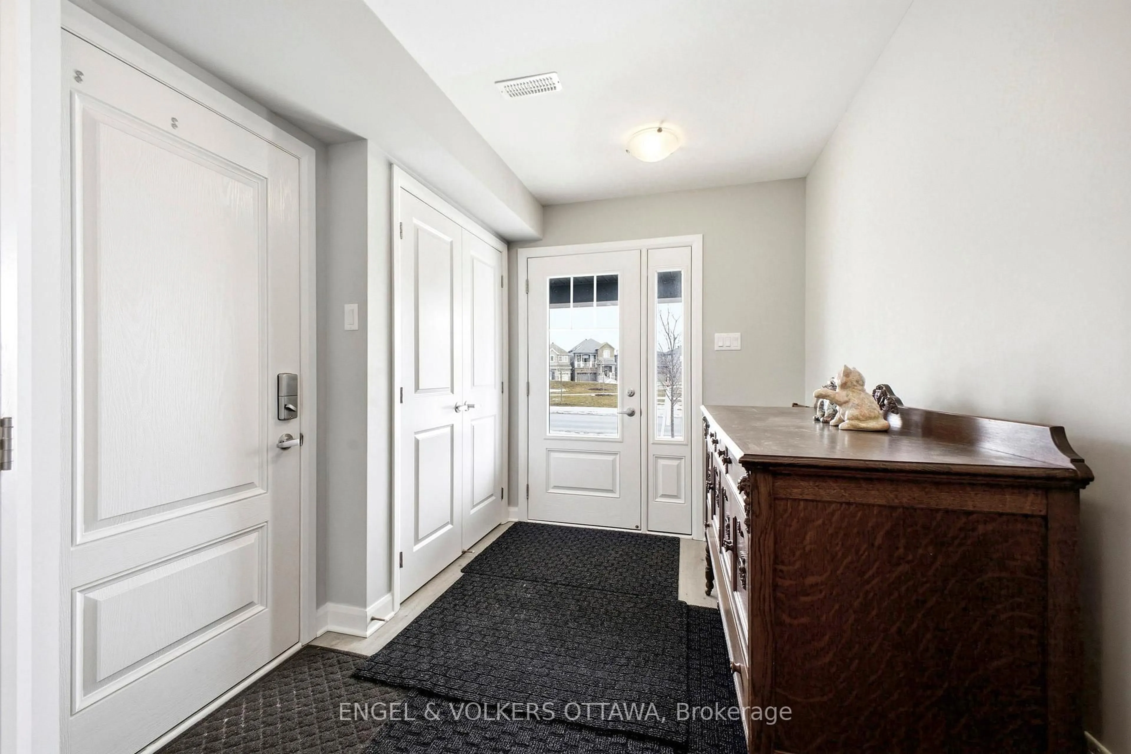 Indoor entryway for 219 Liebe Terr, Ottawa Ontario K2J 6R9