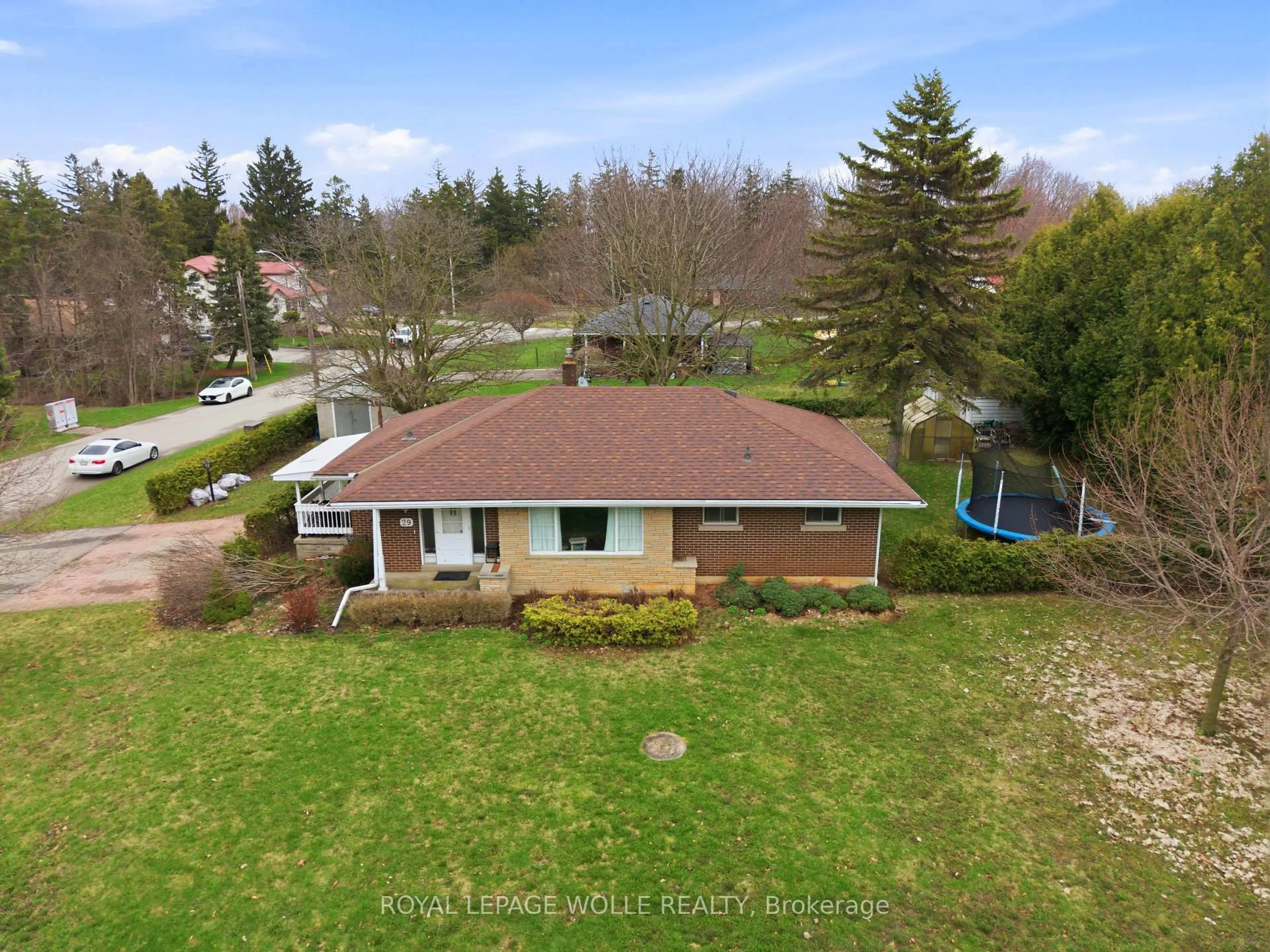 A pic from outside/outdoor area/front of a property/back of a property/a pic from drone, water/lake/river/ocean view for 29 Branchton Rd, Cambridge Ontario N1R 5S2
