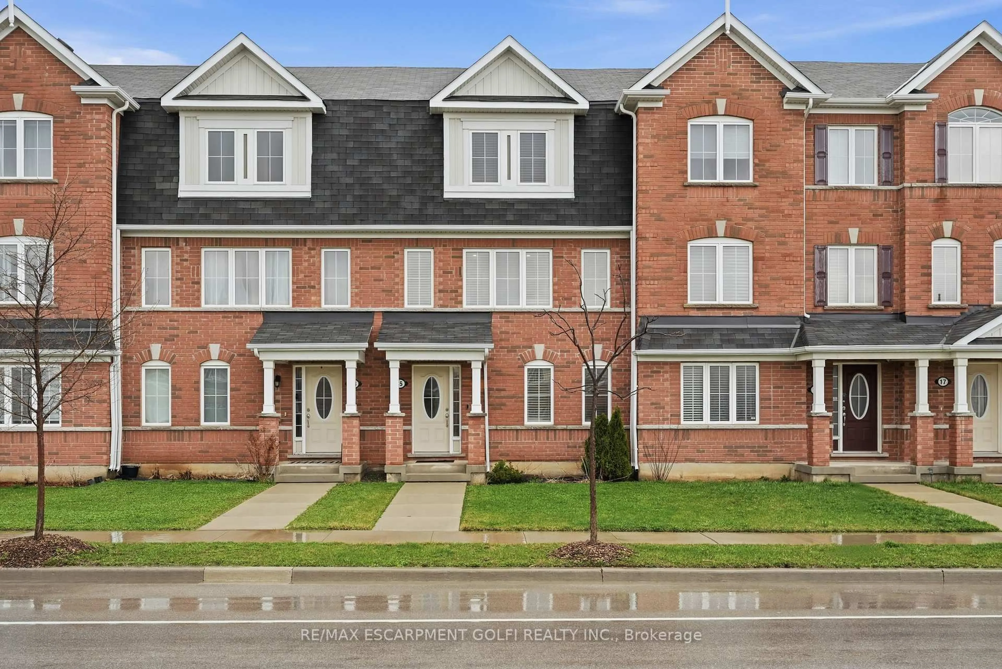 Home with brick exterior material, street for 230 Avonsyde Blvd #15, Hamilton Ontario L8B 1T9
