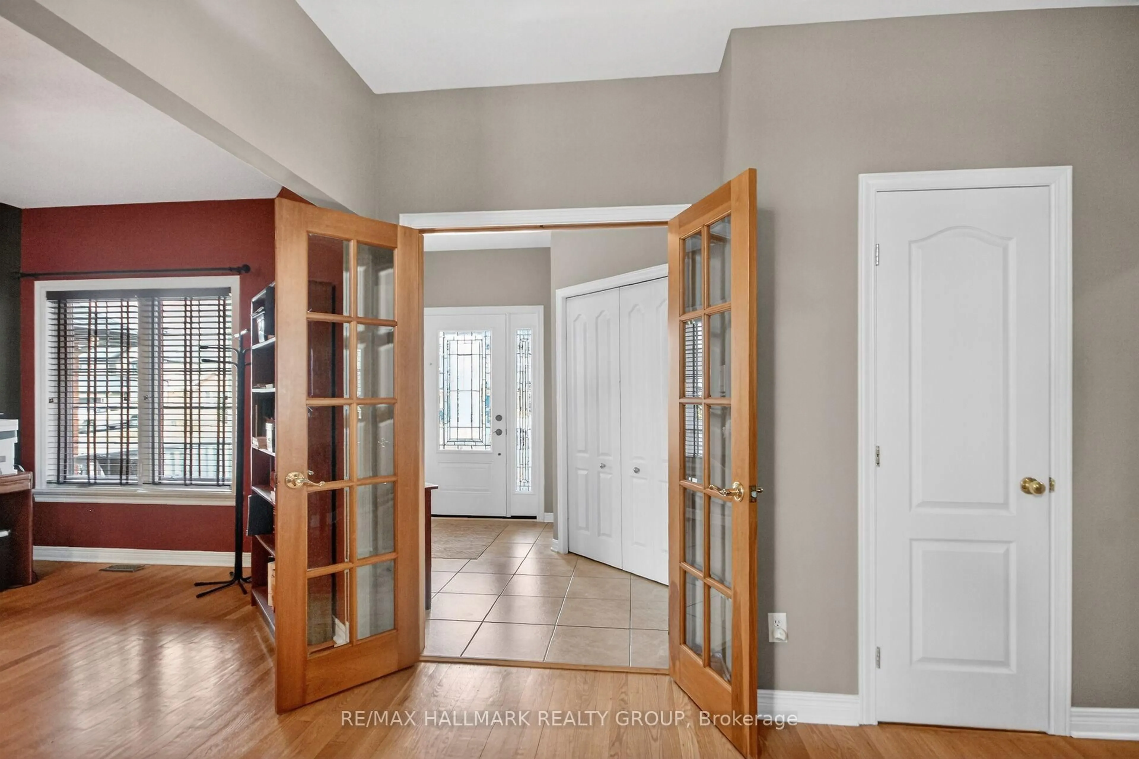 Indoor entryway for 177 Redpath Dr, Ottawa Ontario K2G 6K5