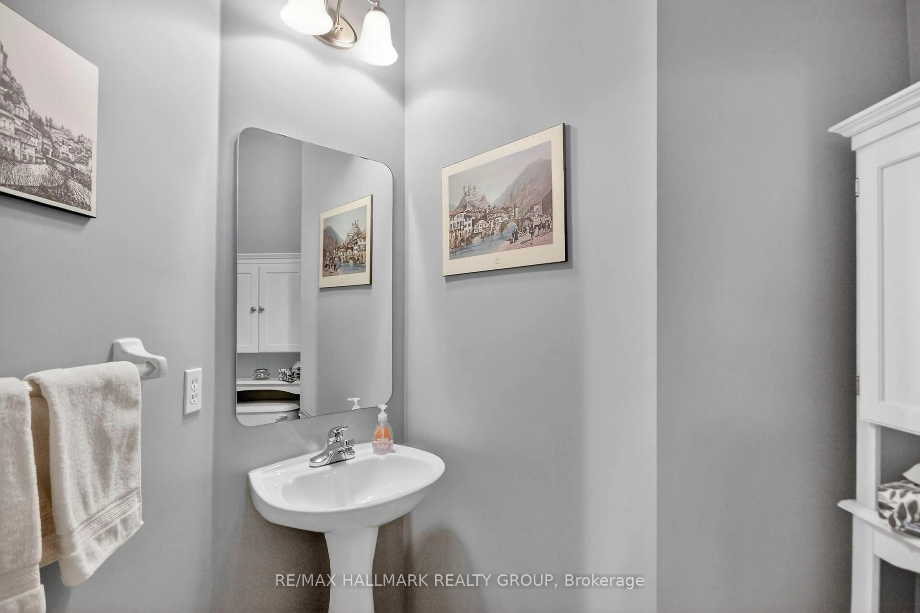 Standard bathroom, ceramic/tile floor for 177 Redpath Dr, Ottawa Ontario K2G 6K5