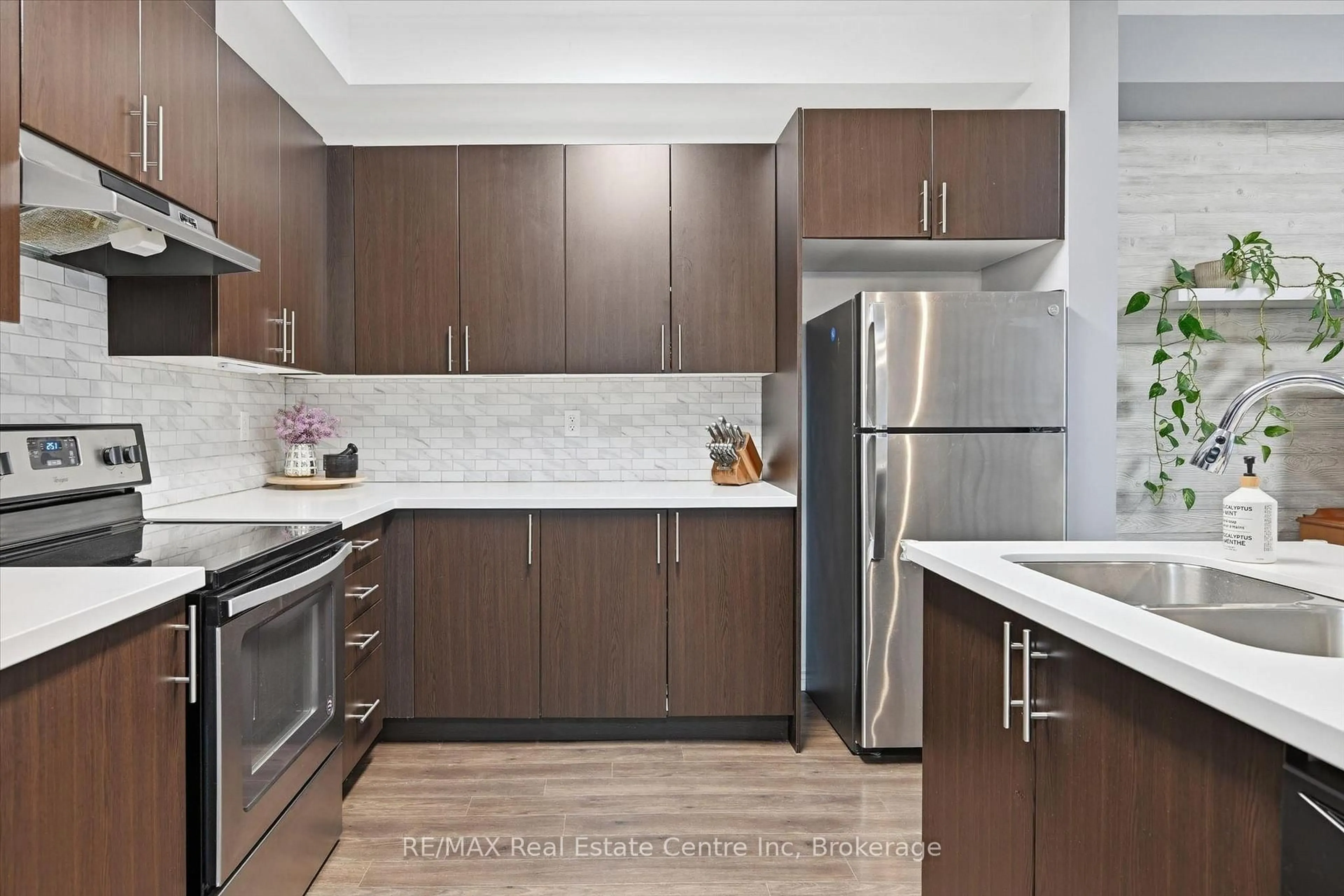 Standard kitchen, unknown for 54 Nisbet Blvd #24, Hamilton Ontario L8B 0Y3