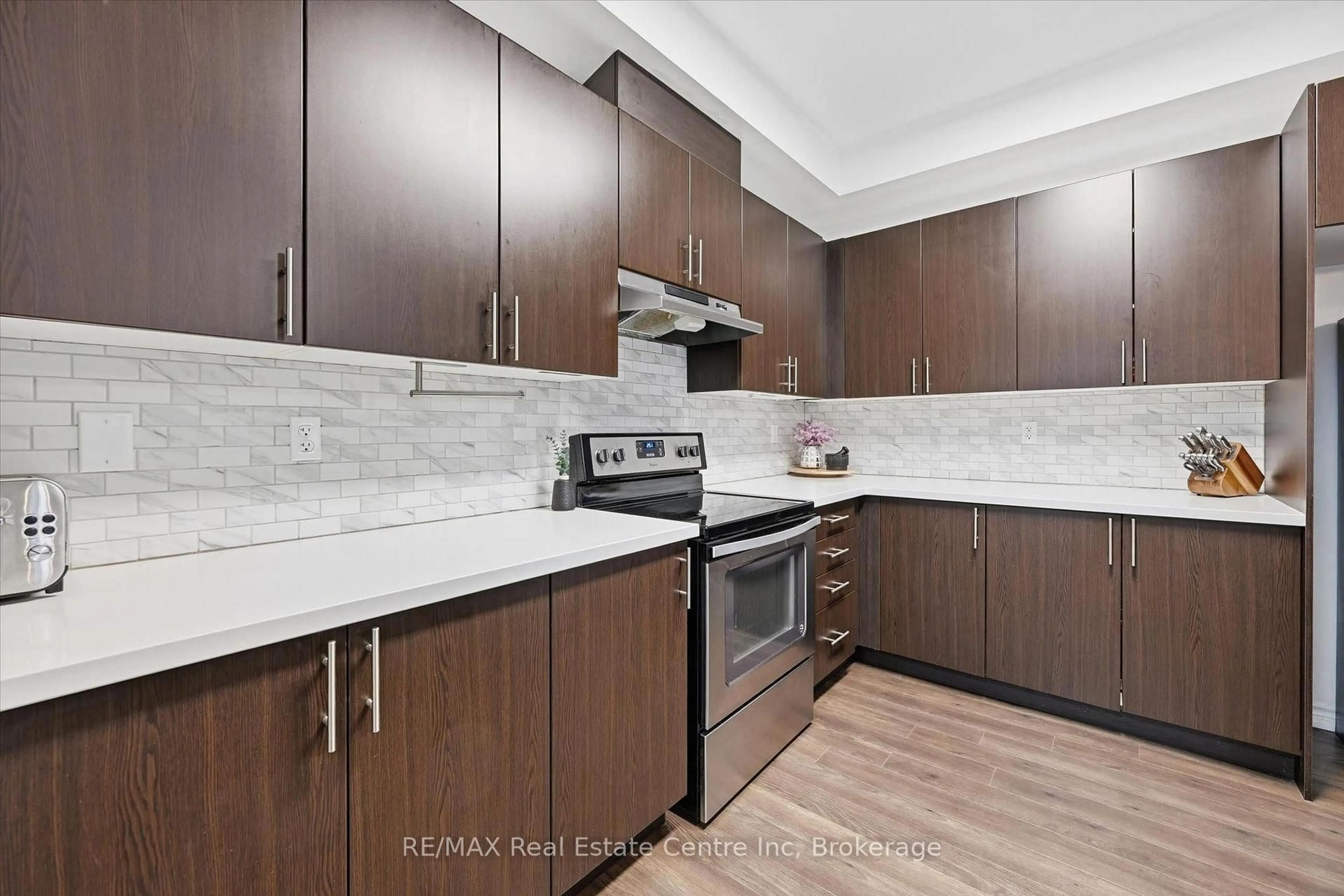 Standard kitchen, unknown for 54 Nisbet Blvd #24, Hamilton Ontario L8B 0Y3