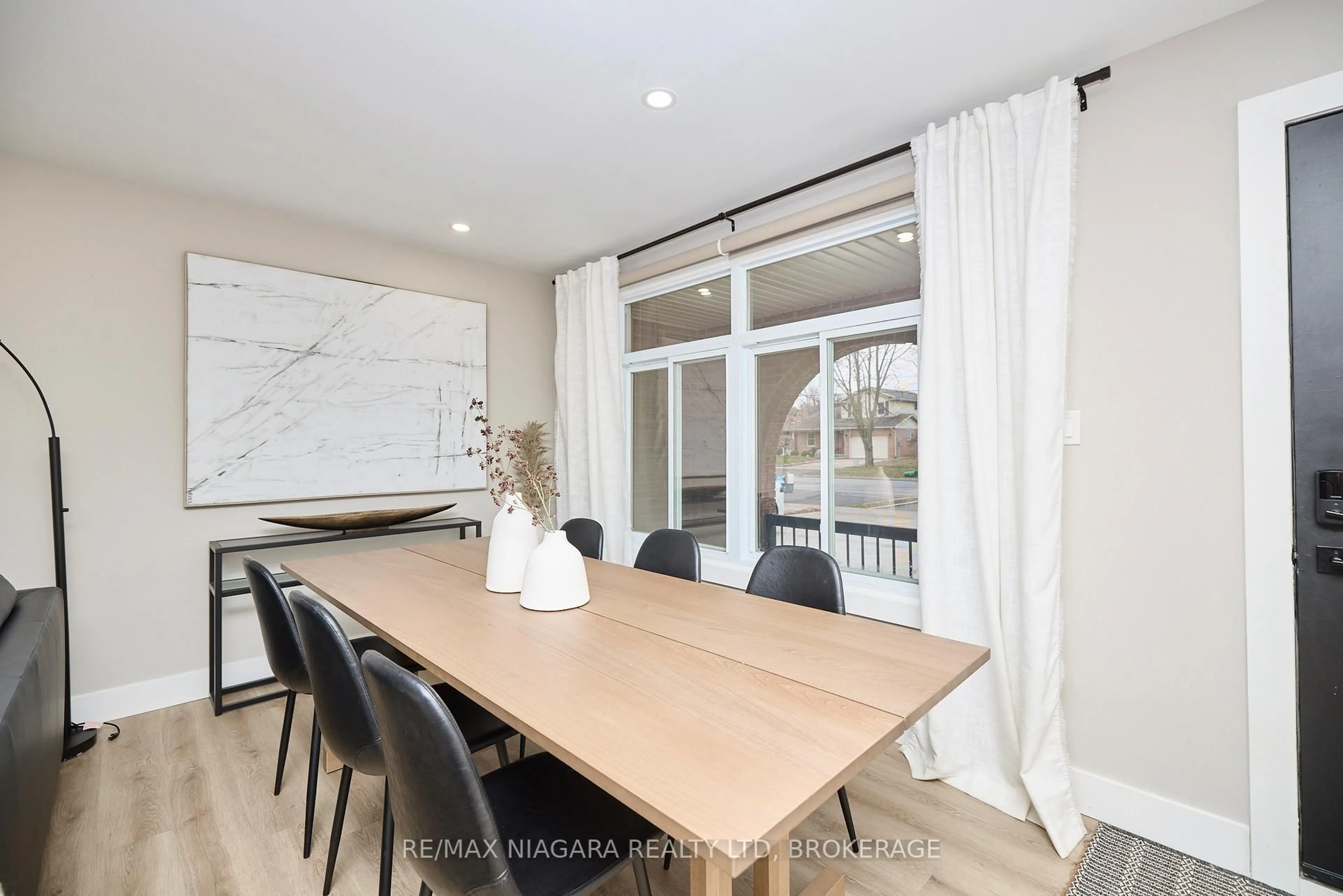 Dining room, unknown for 310 Main St, St. Catharines Ontario L2N 7A9