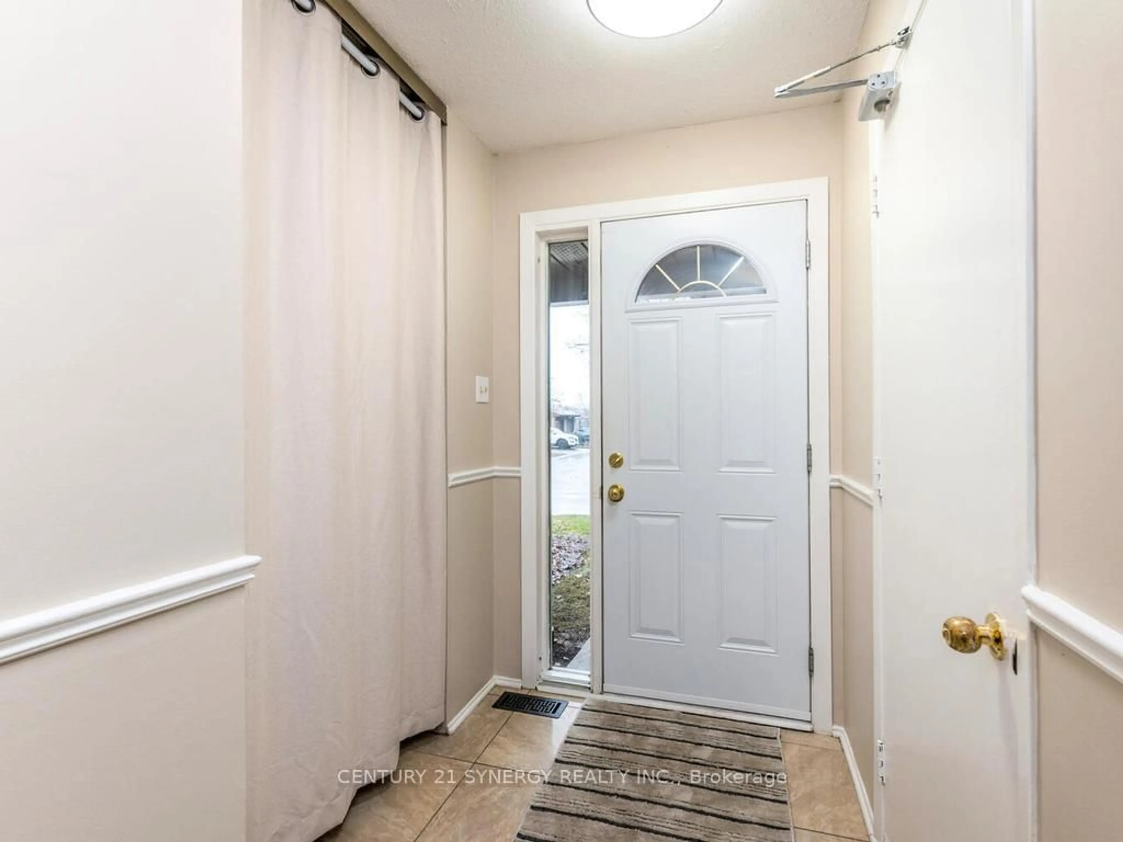Indoor entryway for 71 Clarkson Cres #16, Ottawa Ontario K2L 3C9