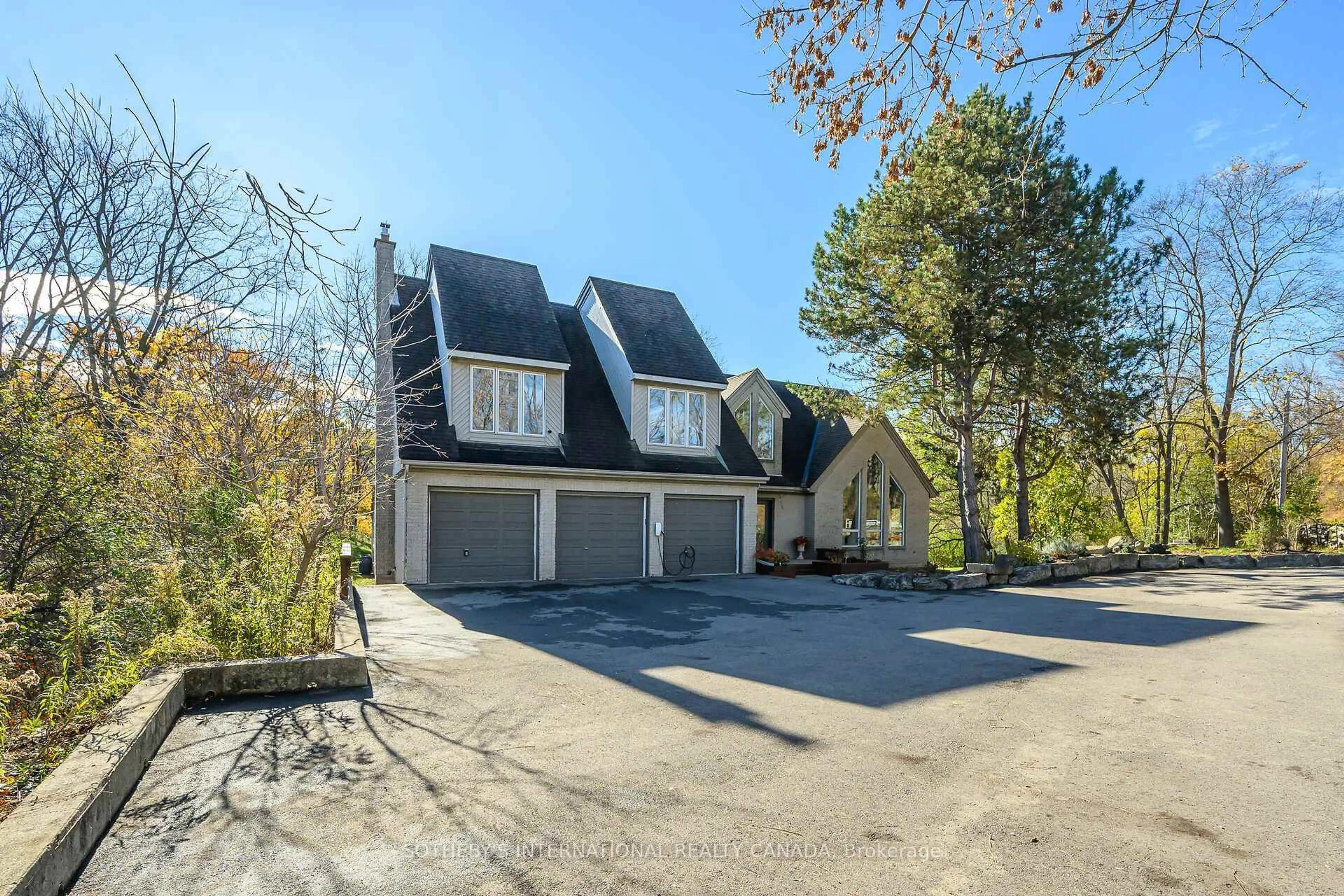 A pic from outside/outdoor area/front of a property/back of a property/a pic from drone, street for 774 Old Dundas Rd, Hamilton Ontario L9H 5E3