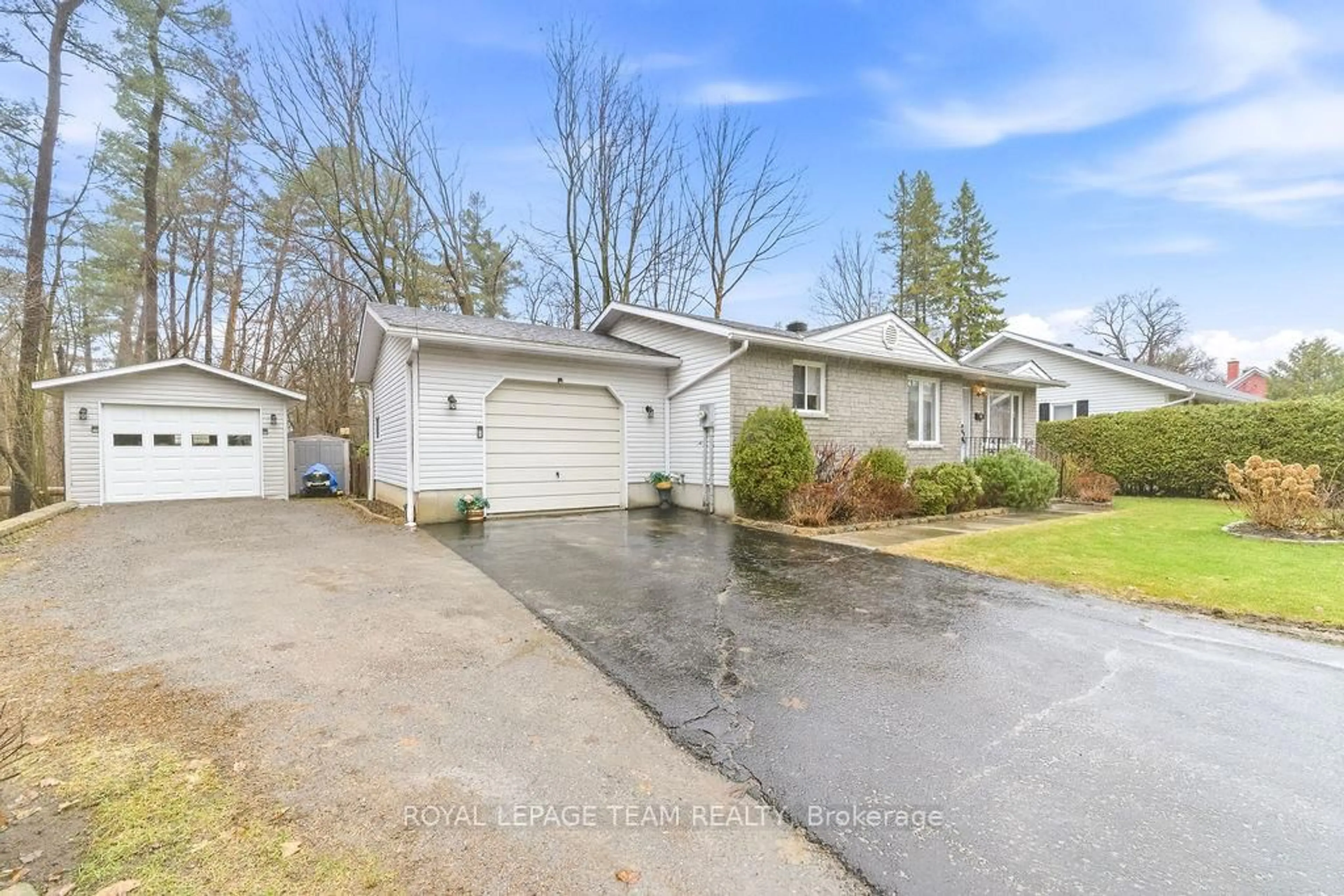 Unknown for 40 Pine Ave, Renfrew Ontario K7V 2P7