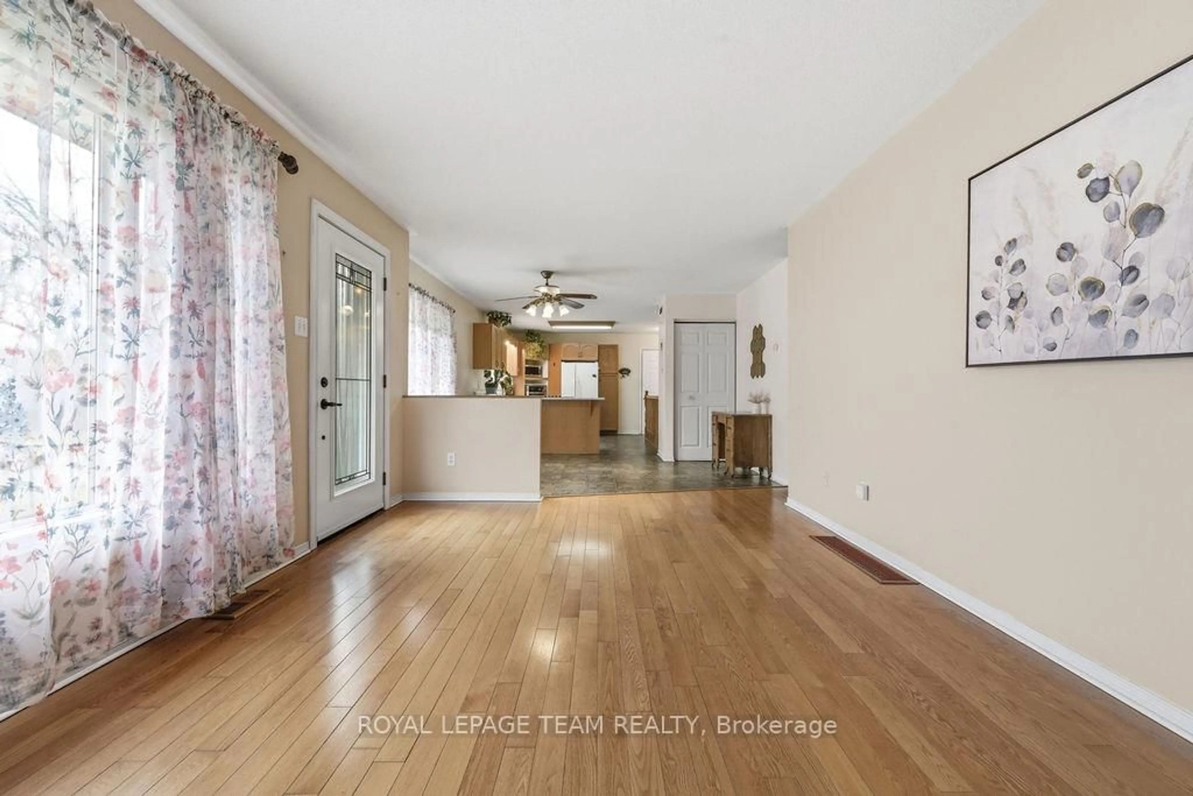 Indoor entryway for 40 Pine Ave, Renfrew Ontario K7V 2P7