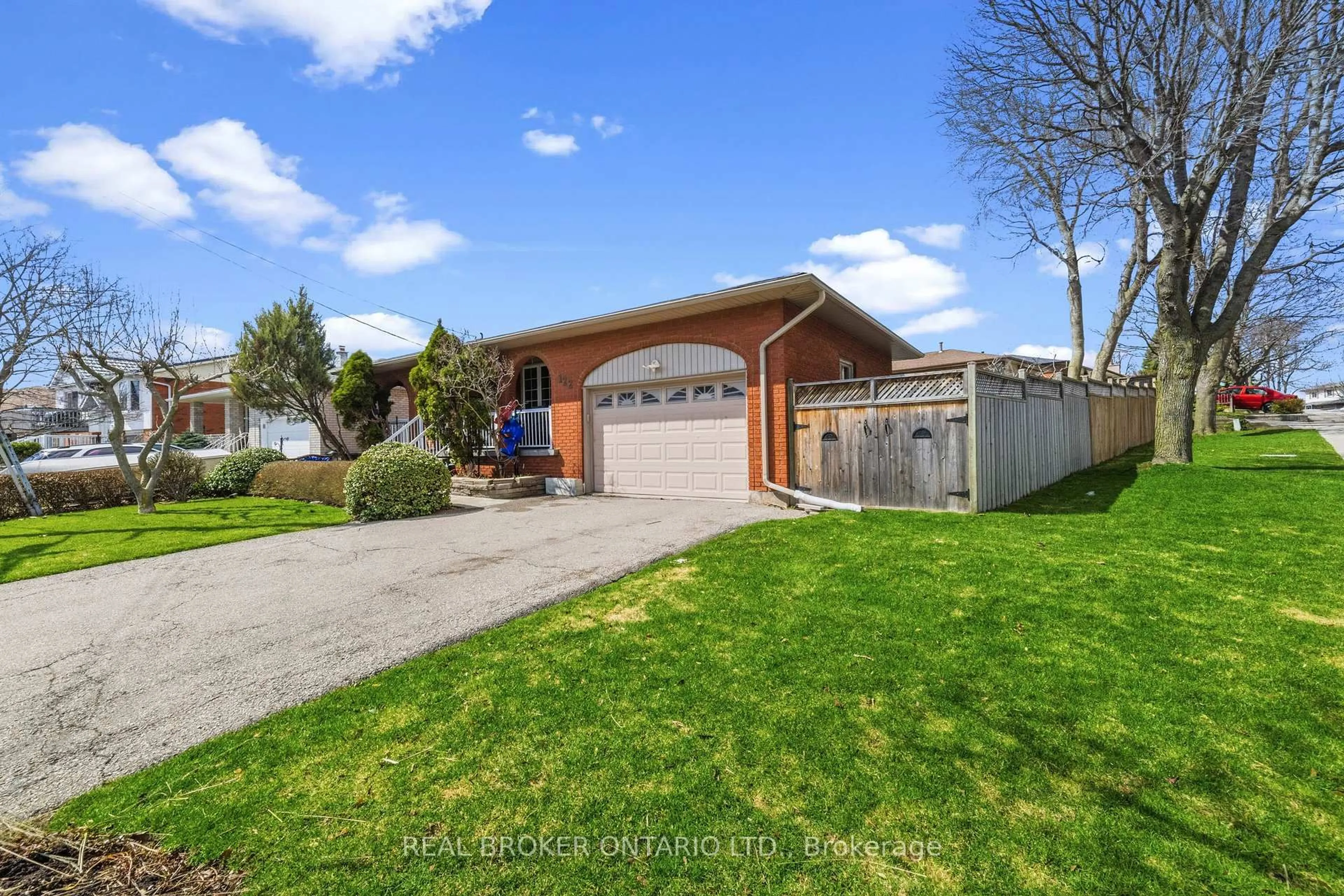 A pic from outside/outdoor area/front of a property/back of a property/a pic from drone, street for 122 Green Cedar Dr, Hamilton Ontario L9C 6W6
