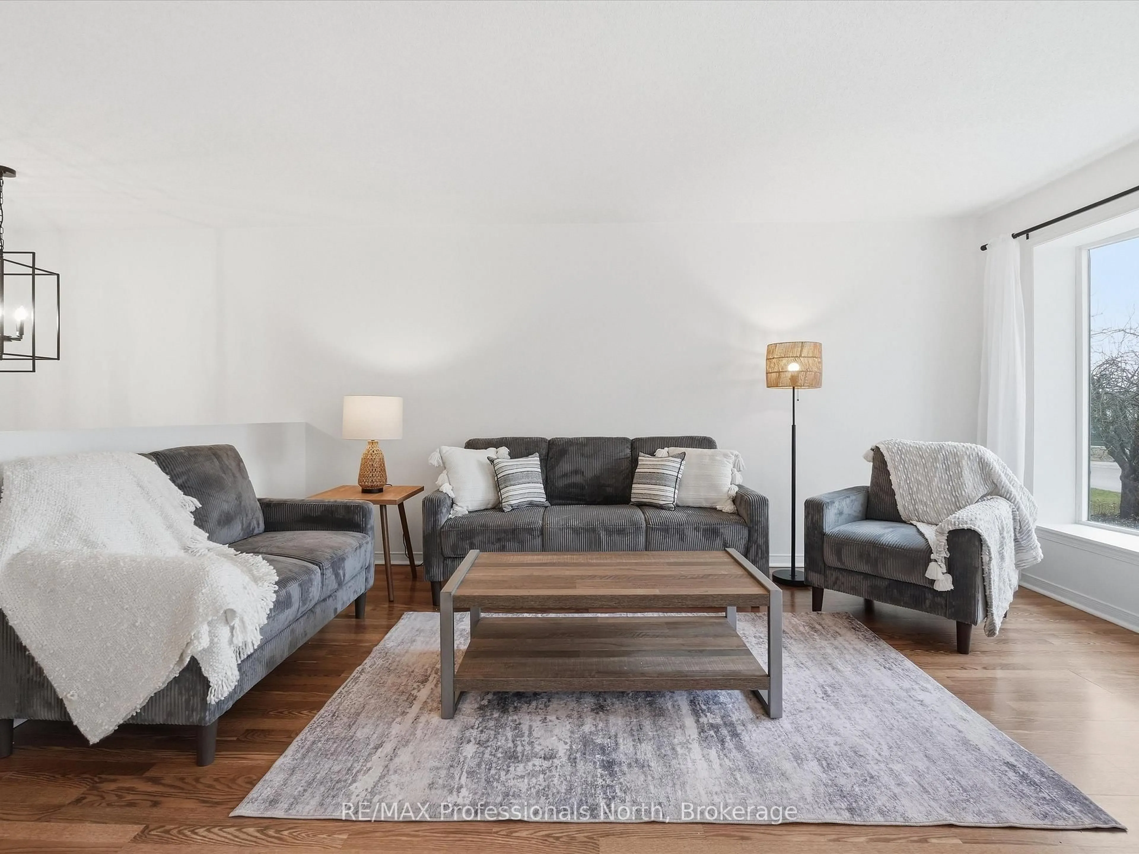 Living room with furniture, wood/laminate floor for 29 PINECONE DR., Bracebridge Ontario P1L 2G3