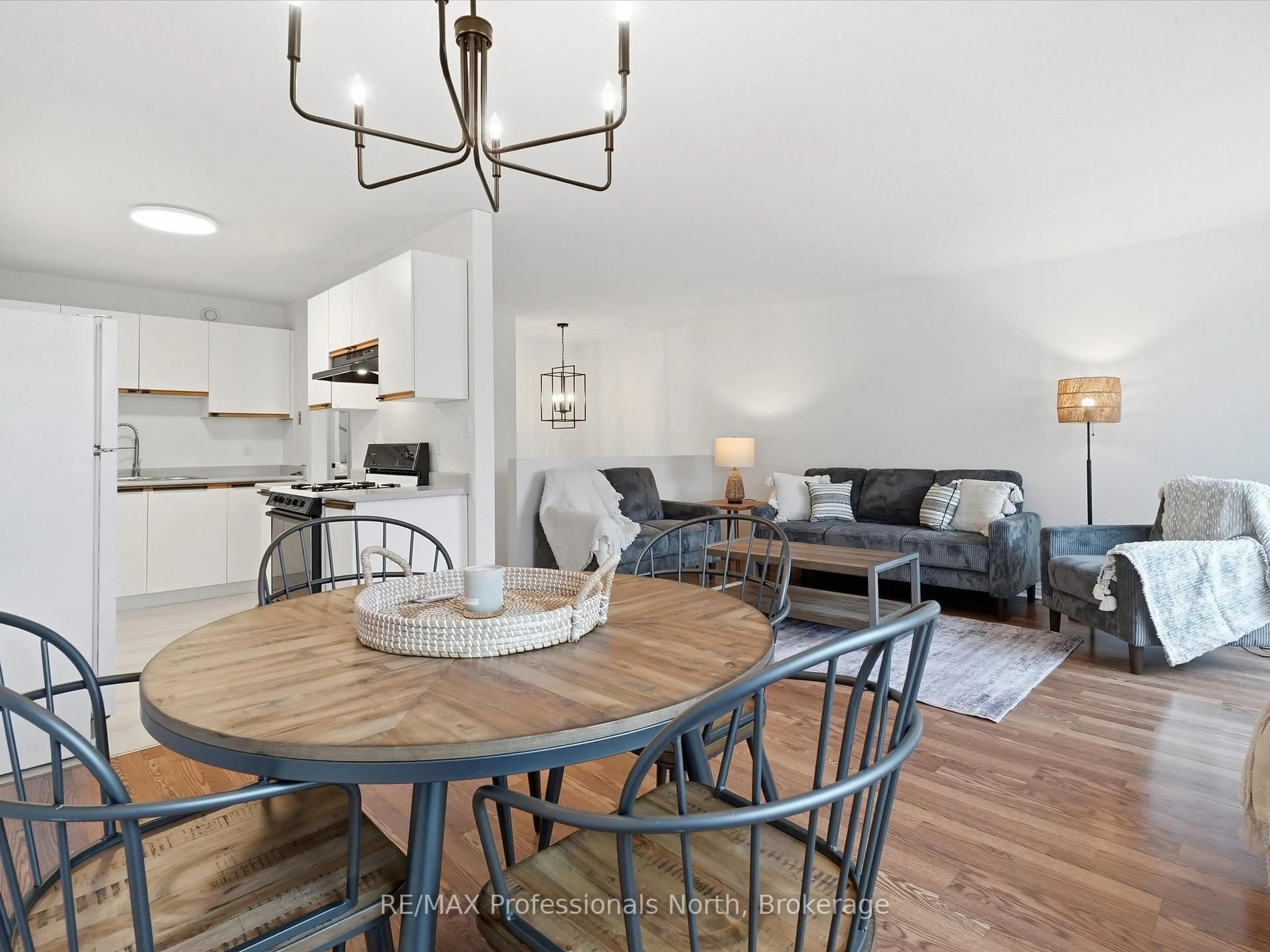 Open concept kitchen, wood/laminate floor for 29 PINECONE DR., Bracebridge Ontario P1L 2G3